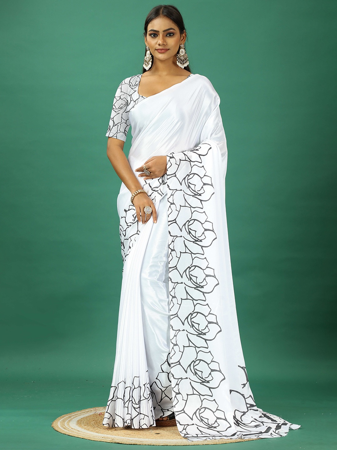 

VIRENDRA TEXTILES Floral Pure Crepe Saree, Grey