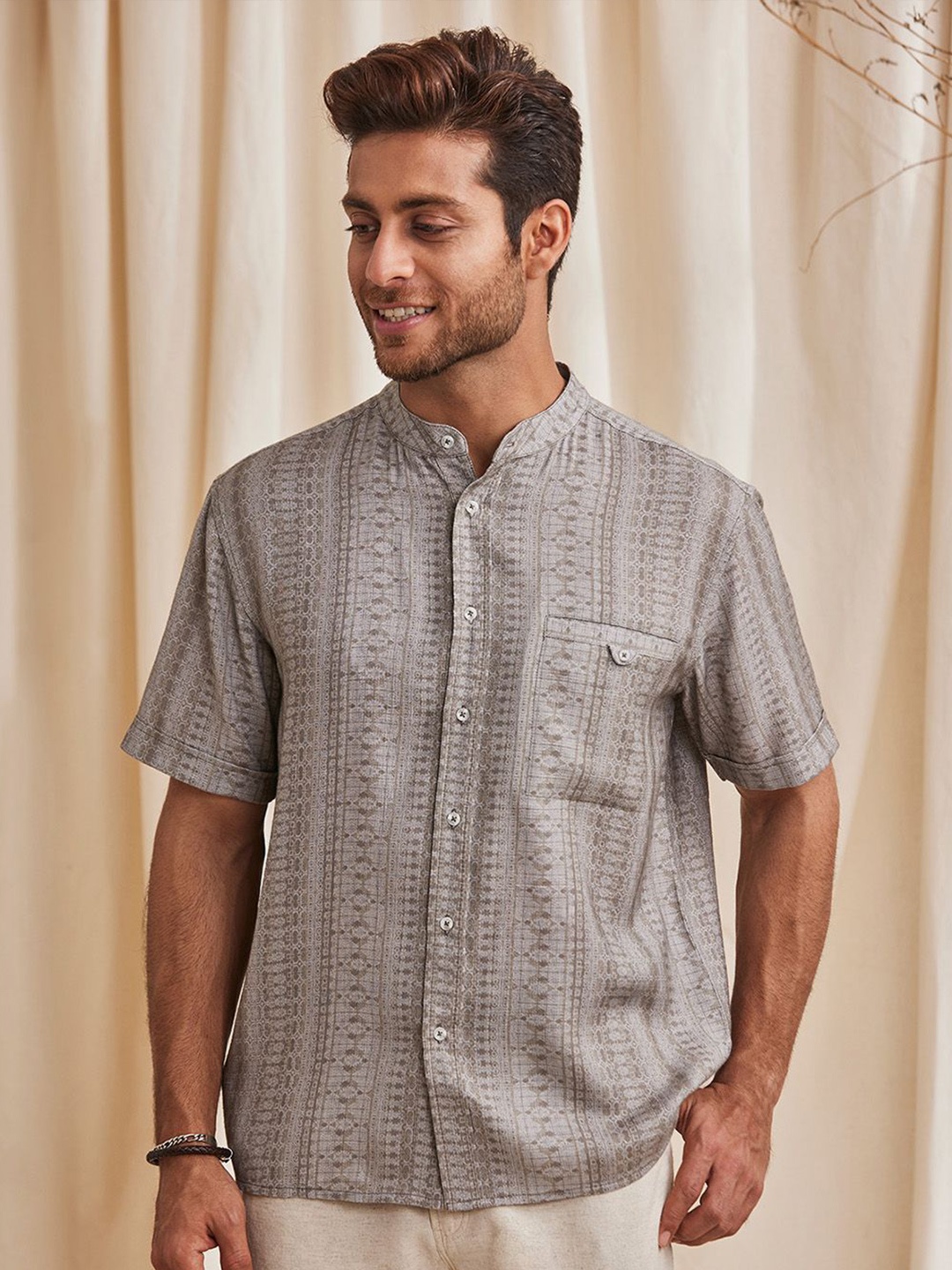 

B77 Men Relaxed Opaque Printed Casual Shirt, Grey