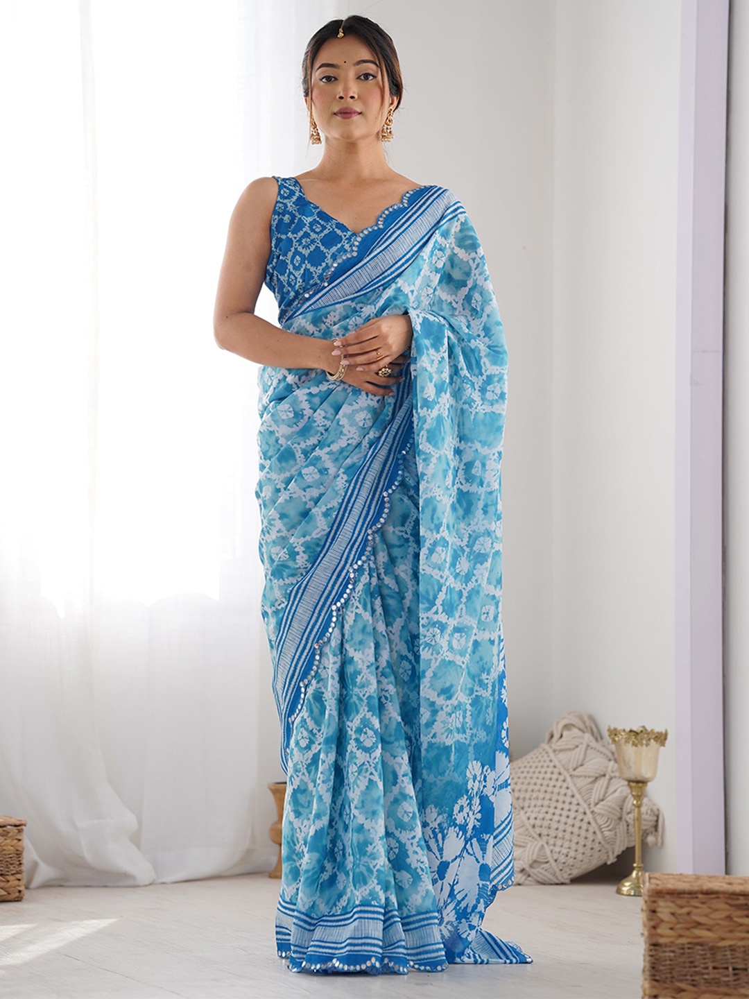 

DWIZA ENTERPRISE Ethnic Motifs Printed Mirror Work Pure Crepe Saree, Navy blue