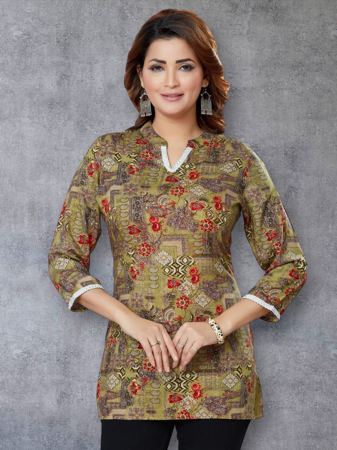

Saree Swarg Women Floral Printed Mandarin Collar Straight Kurti, Green