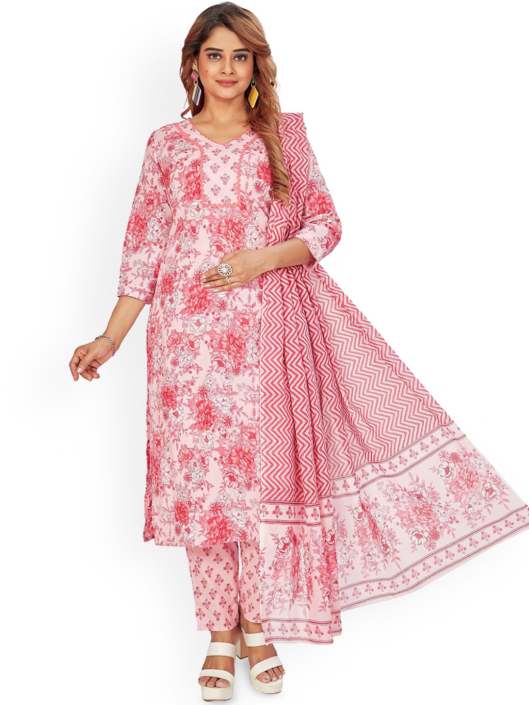 

Amchoor Floral Printed Straight Kurta with Trousers & Dupatta, Pink