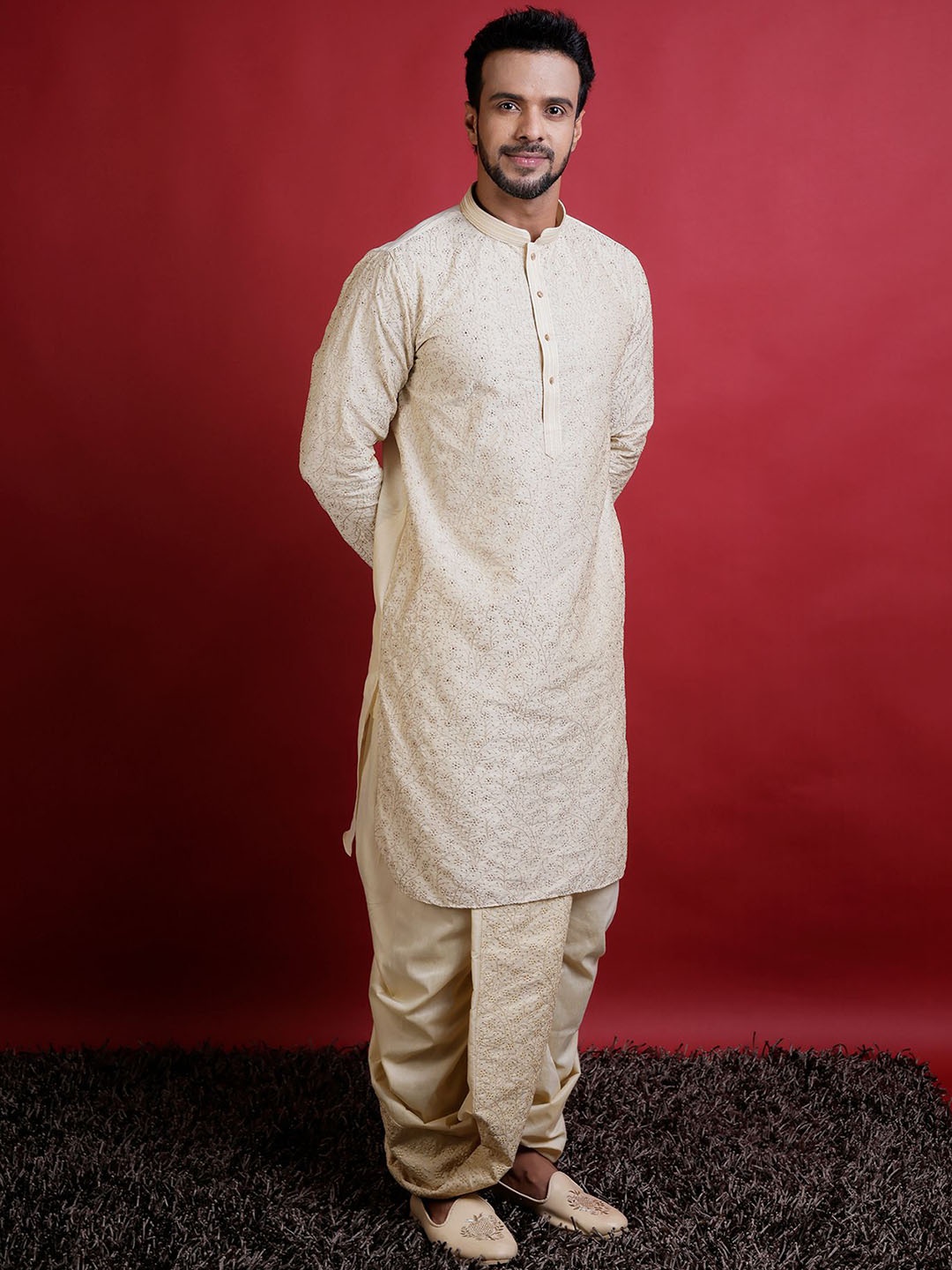 

KHAAS Floral Embroidered Mandarin Collar Cotton Silk Sequinned Kurta With Dhoti Pants, Cream