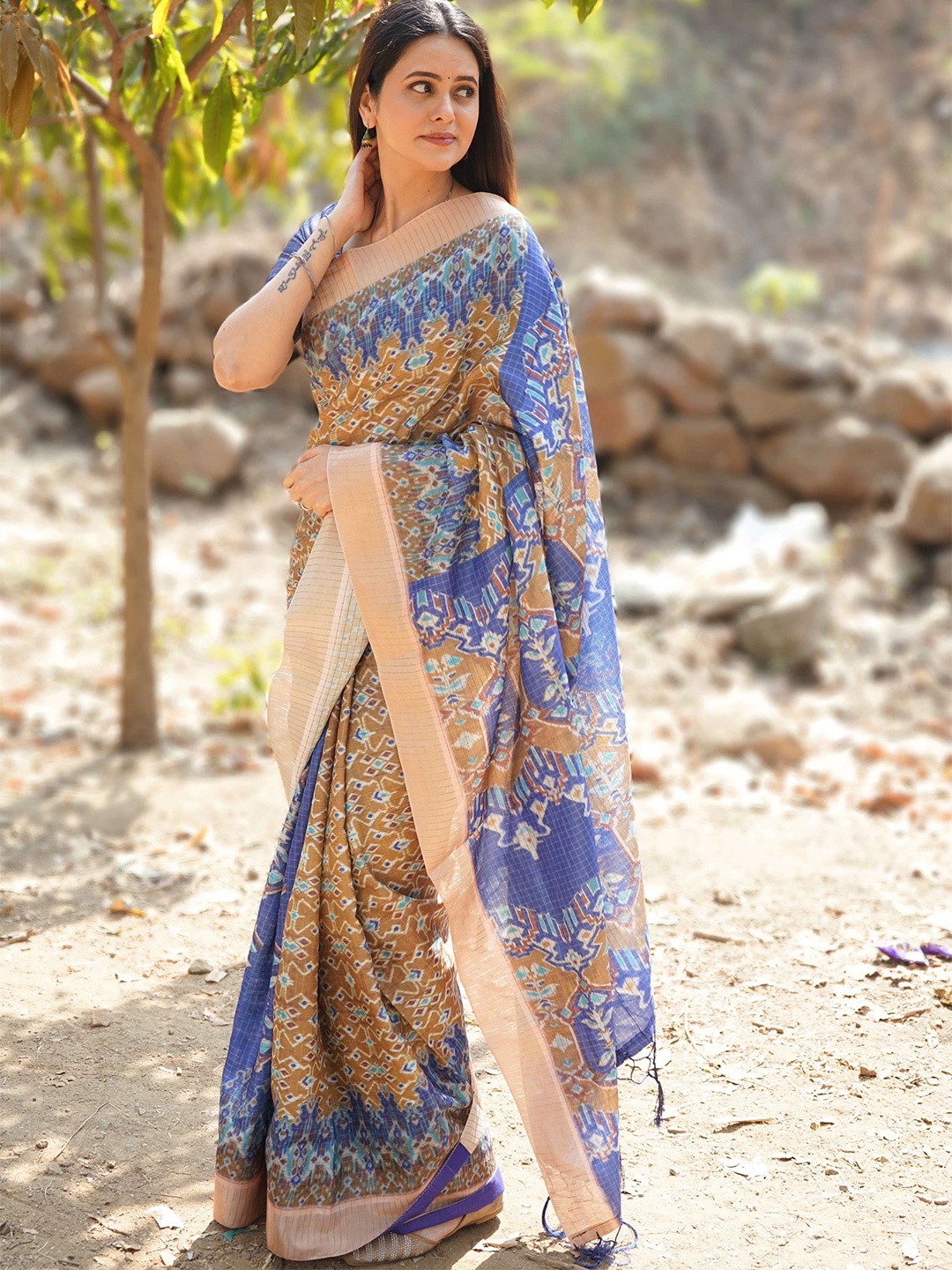 

SURACHITA Ethnic Motifs Pure Silk Banarasi Saree, Brown