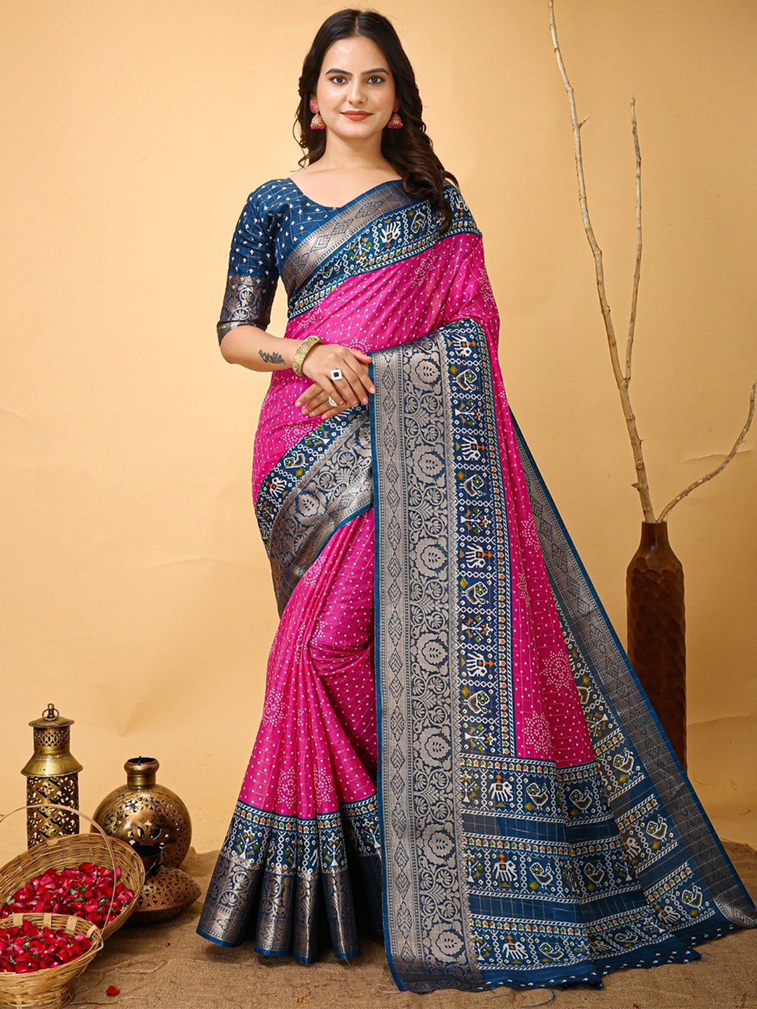 

Panzora Bandhani Printed Woven Design Zari Saree, Pink