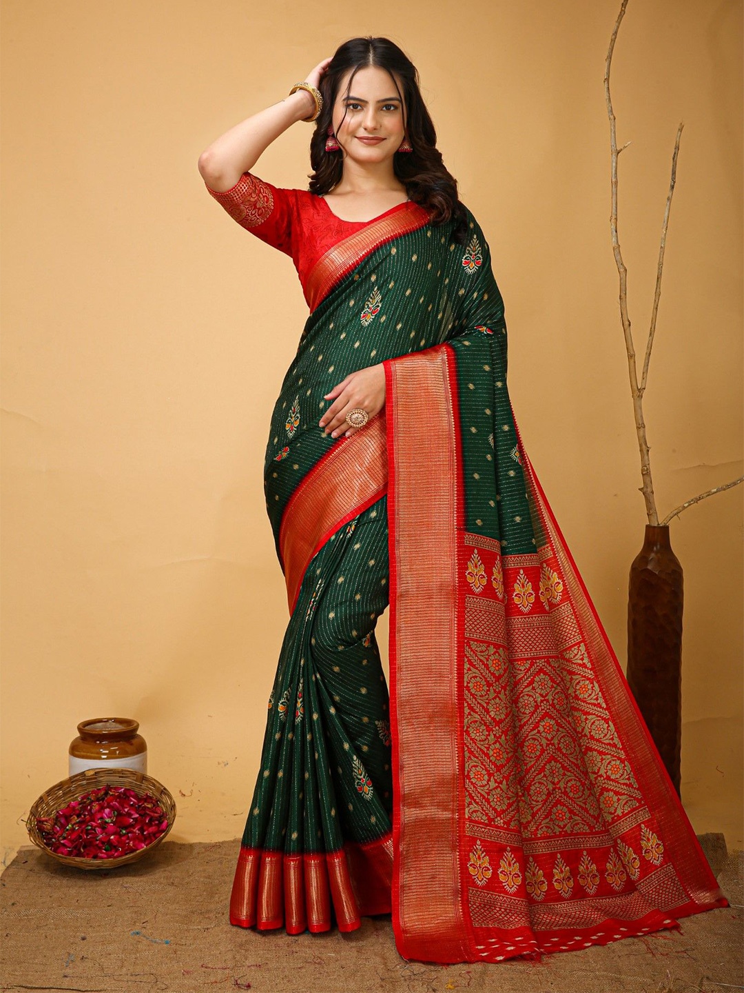 

Panzora Ethnic Motifs Printed Zari Saree, Green