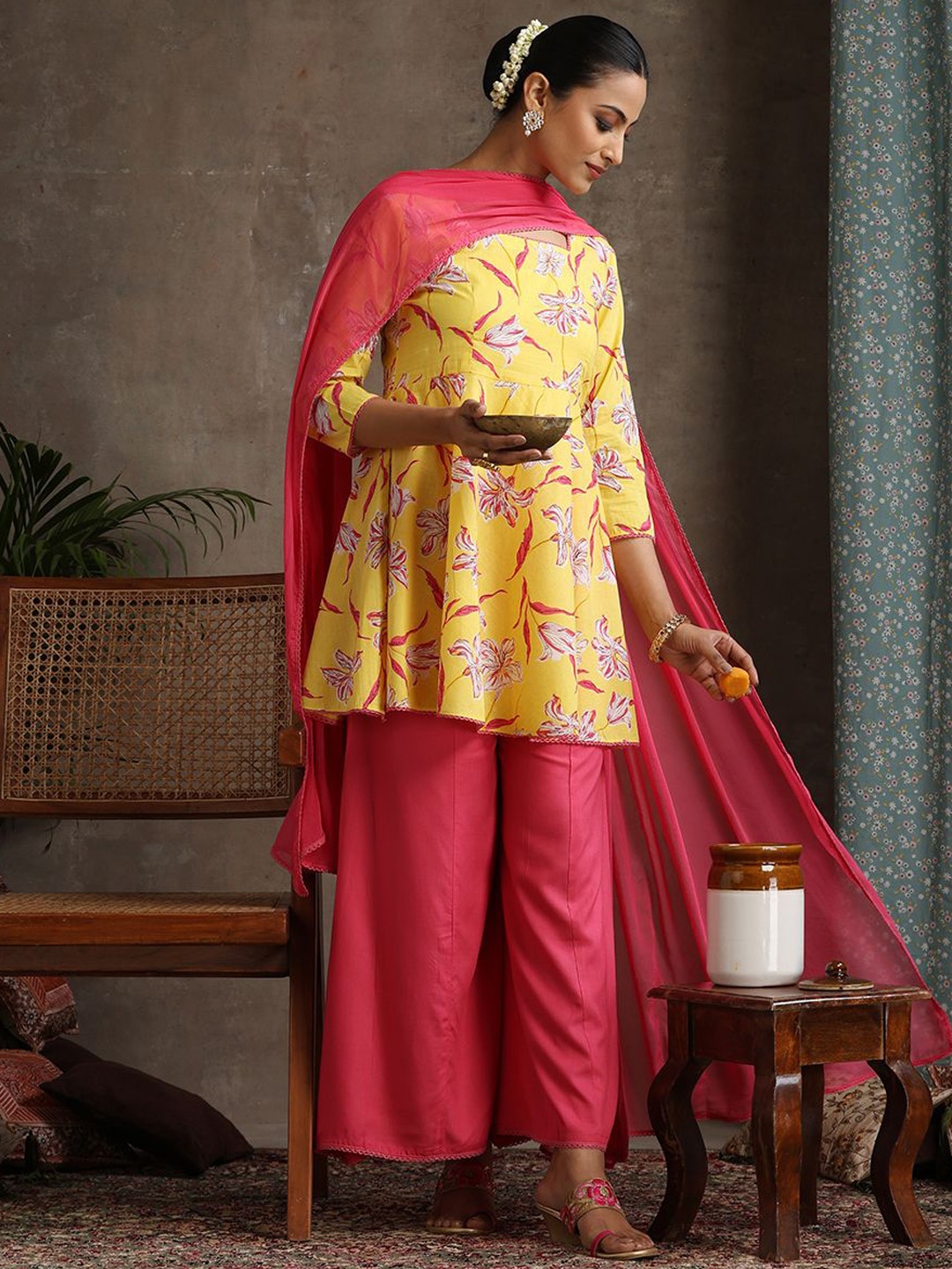 

Khushal K Floral Printed Square Neck Pure Cotton A-Line Kurti With Palazzos & Dupatta, Yellow