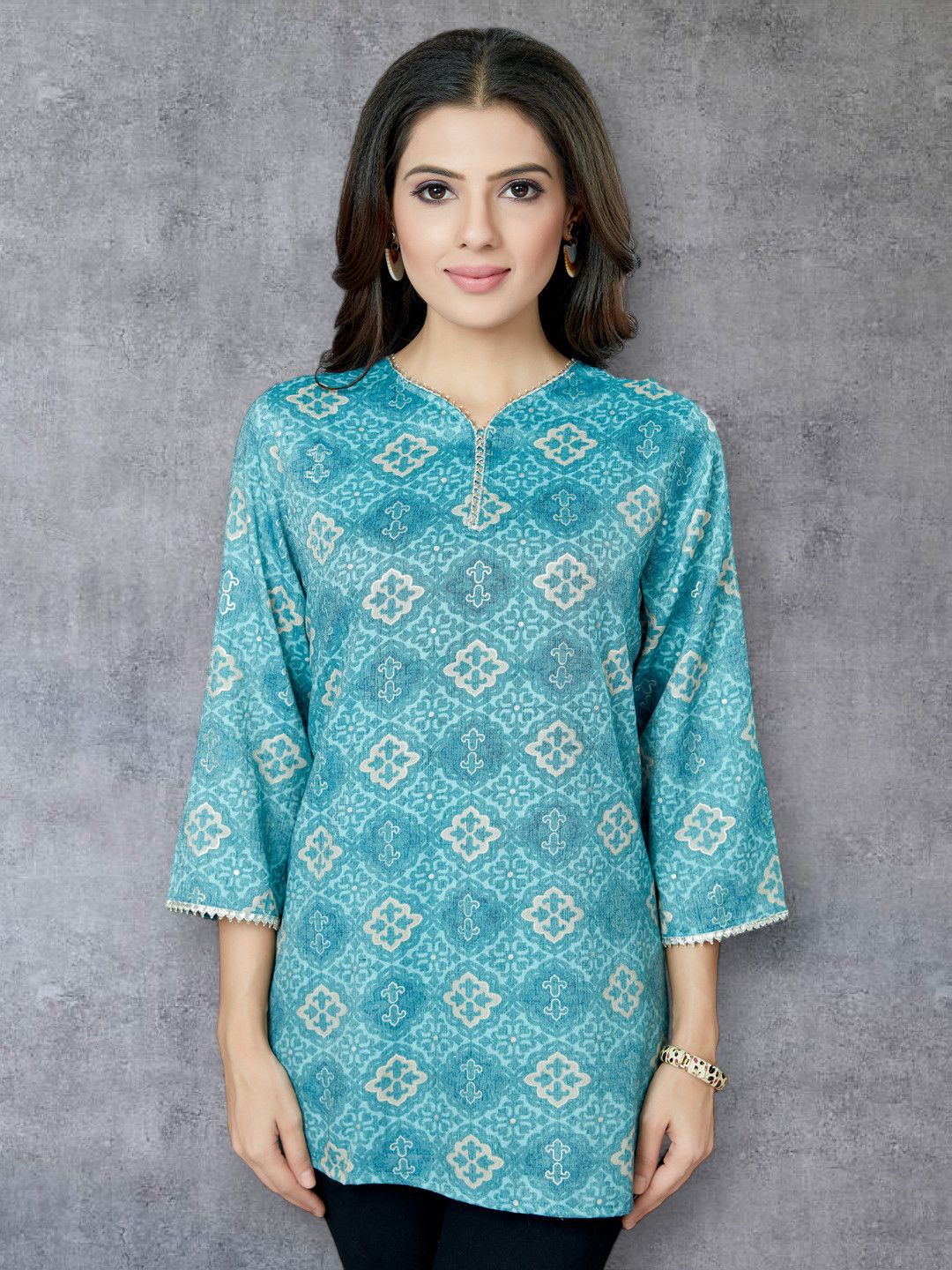 

Saree Swarg Women Ethnic Motifs Printed V-Neck Side Slits Kurti, Blue