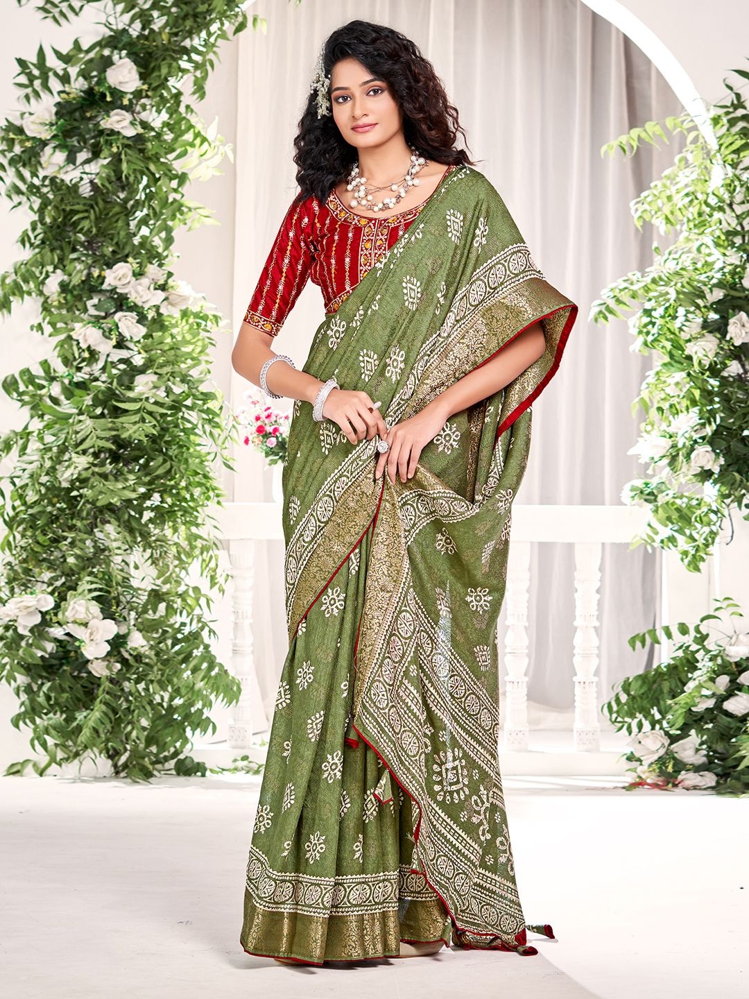 

Mitera Ethnic Motifs Zari Silk Blend Saree, Green