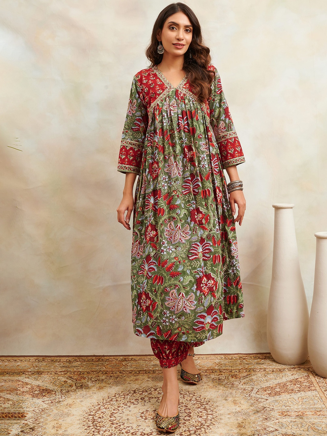 

Tahiliya Floral Printed Three-Quarter Sleeves Sequinned Cotton A-Line Kurta, Red