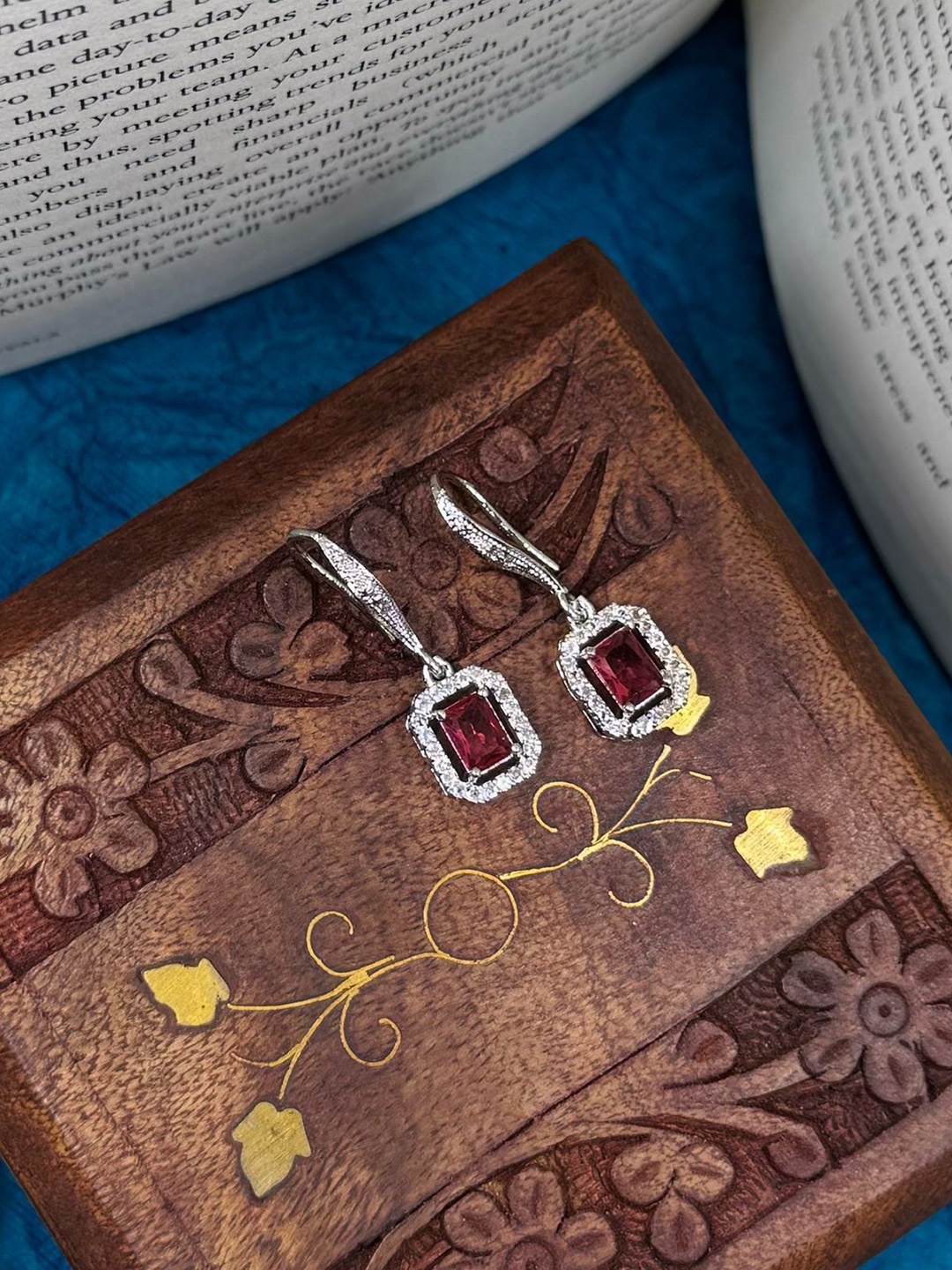 

AKLINA Rhodium-Plated American Diamond Studded Square Shaped Studs, Silver