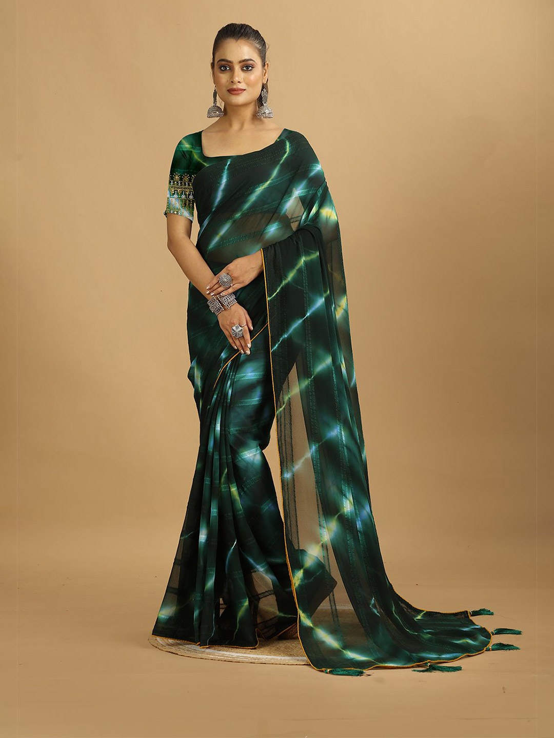 

VIRENDRA TEXTILES Tie and Dye Poly Georgette Saree, Black