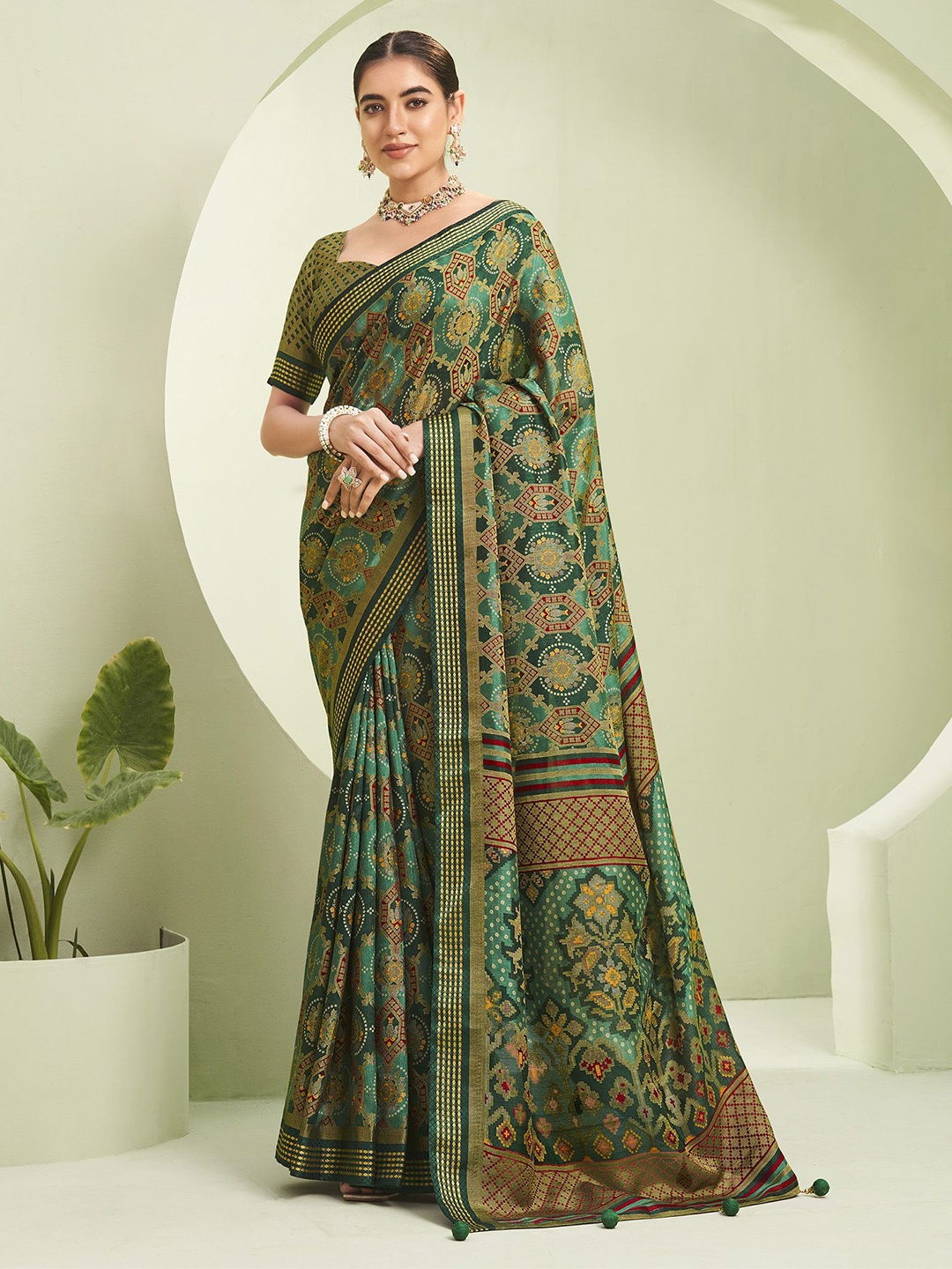 

elora Ethnic Motiifs Banarasi Saree, Green