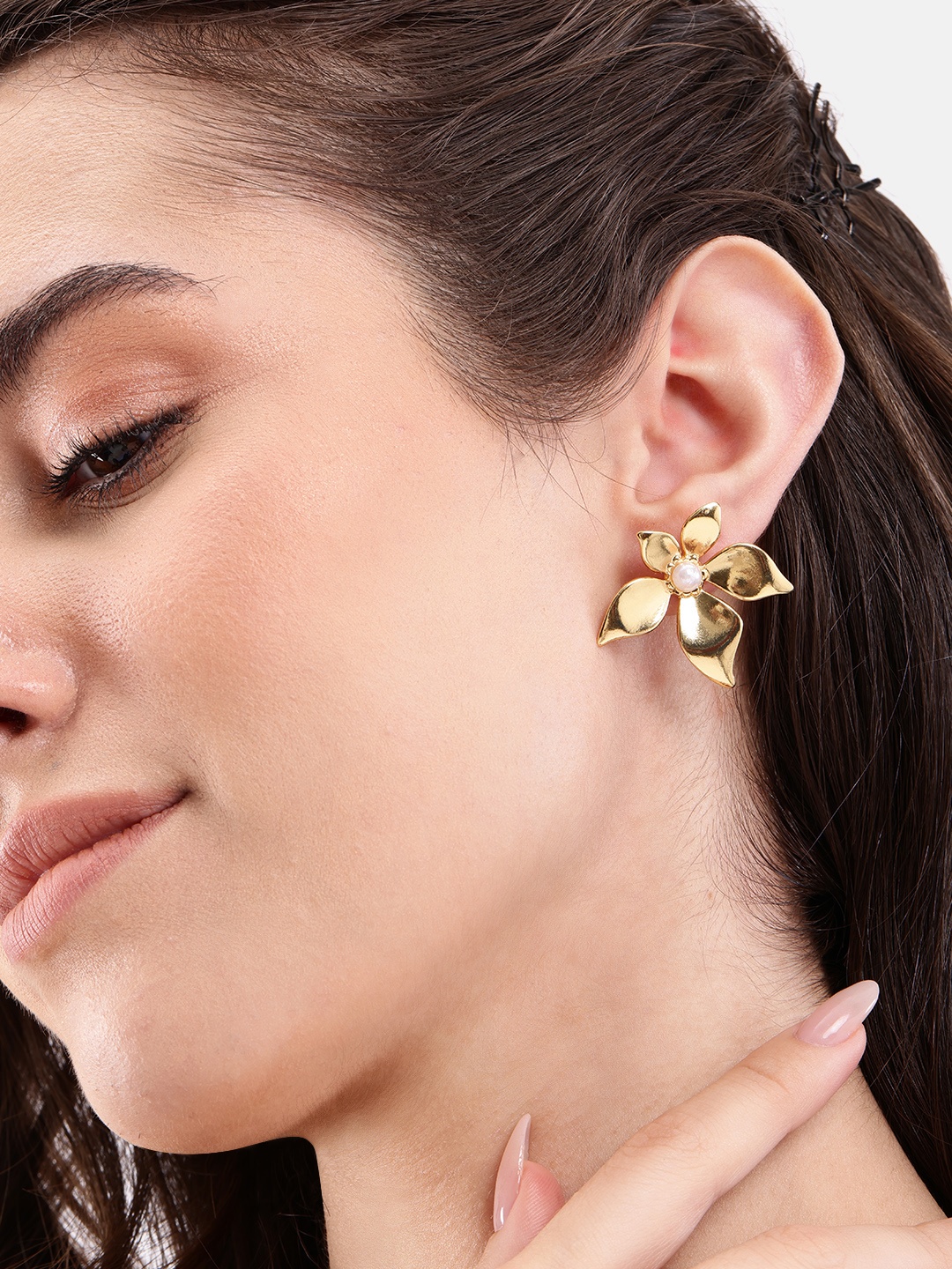 

DressBerry Floral Shaped Studs, Gold