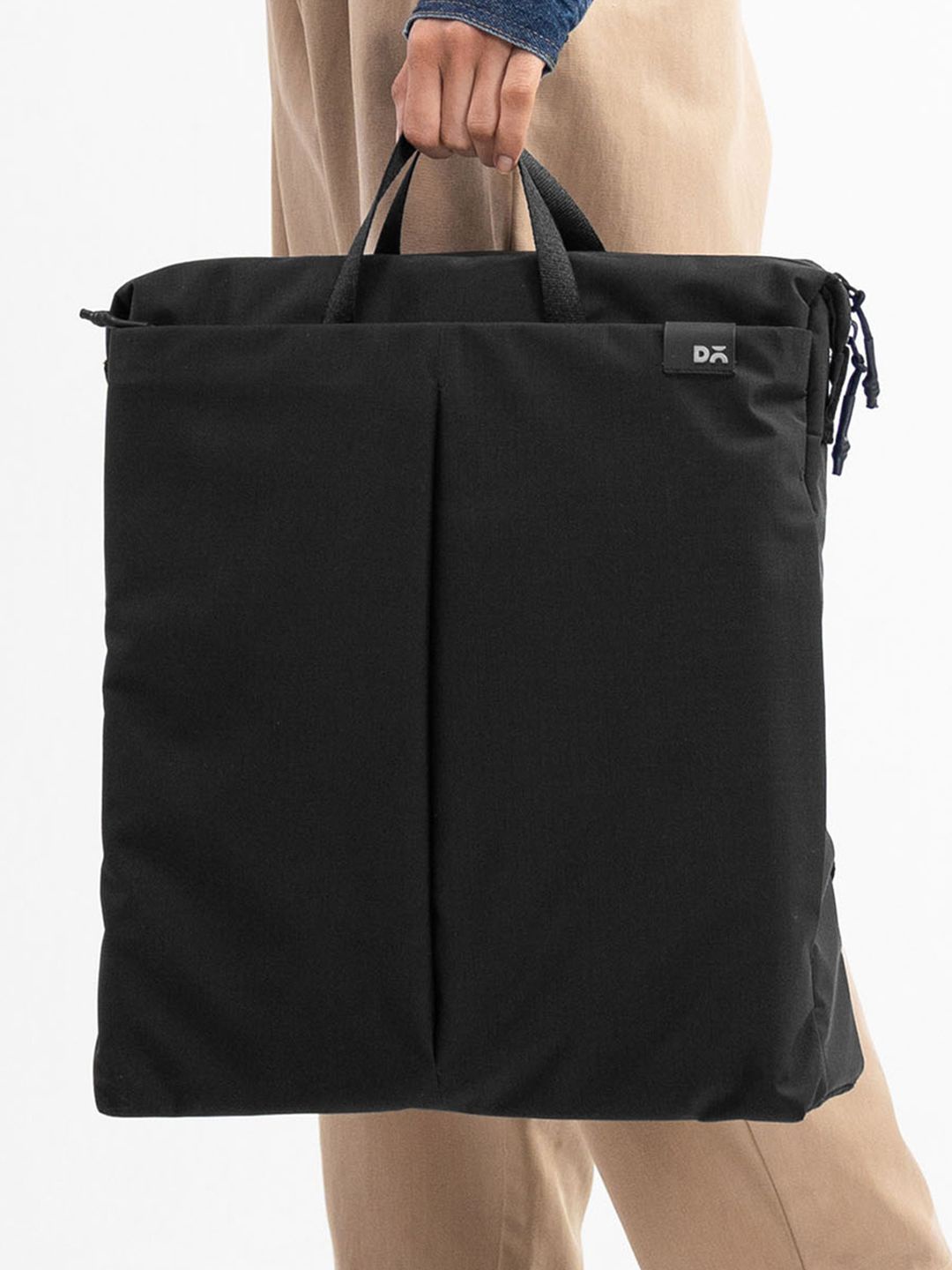 

DailyObjects Structured Handheld Bag, Black