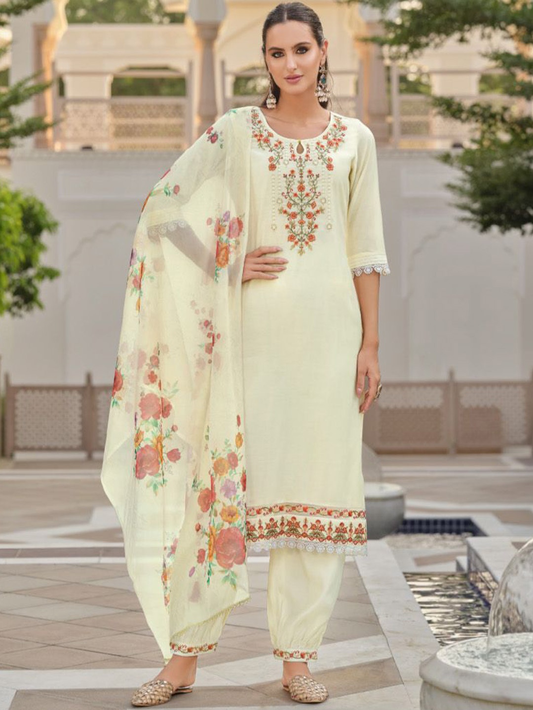

Varanga Floral Embroidered Key Hole Neck Kurta With Salwar & Dupatta, Off white