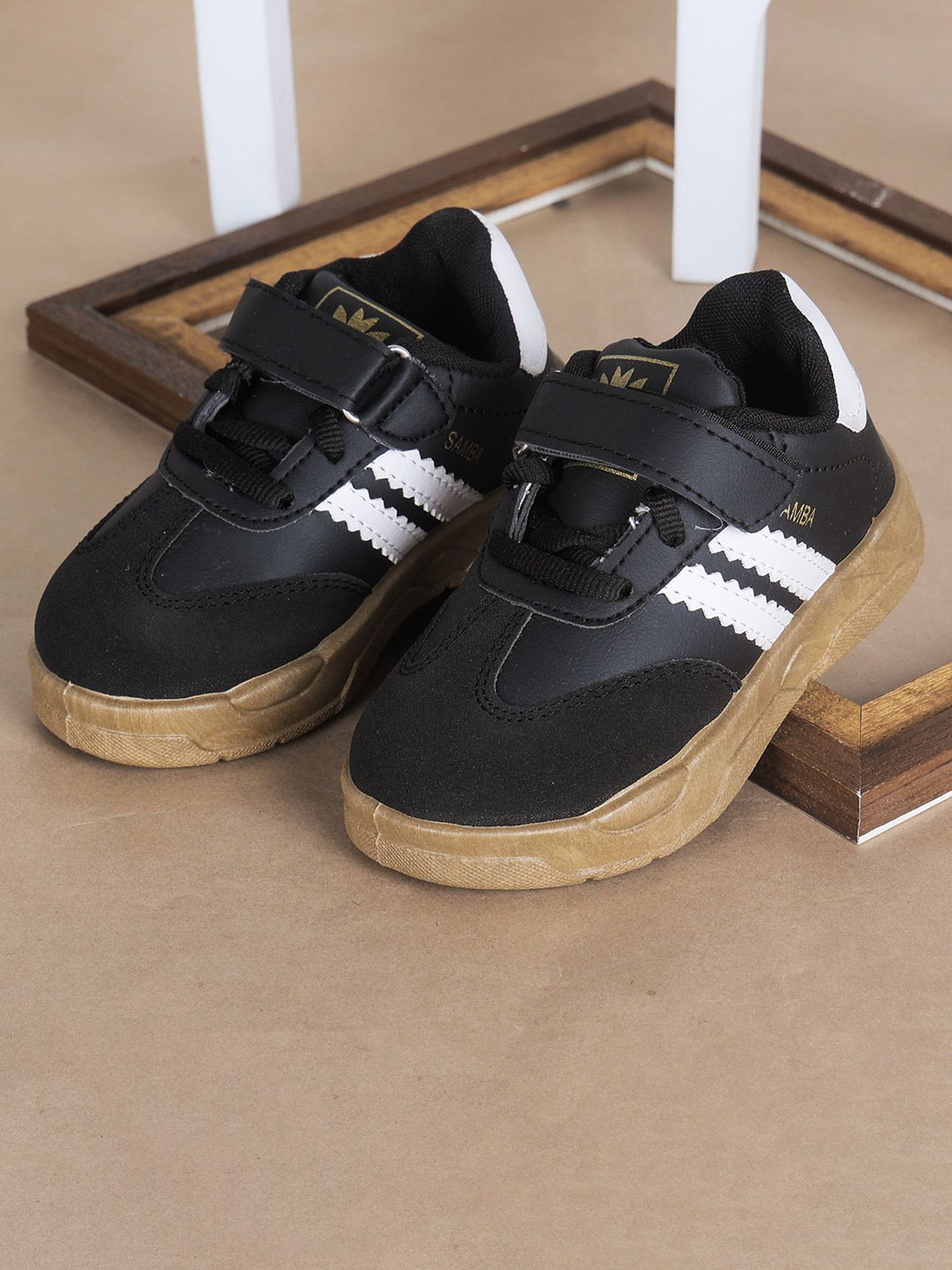 

Happy Feet Kids Sneakers, Black