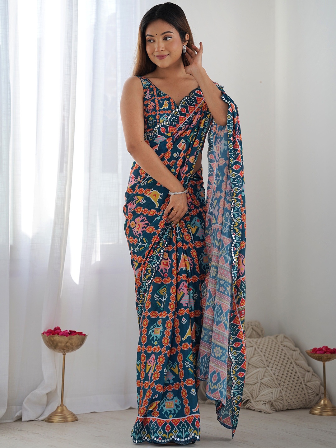 

DWIZA ENTERPRISE Floral Printed Mirror Work Pure Crepe Saree, Blue