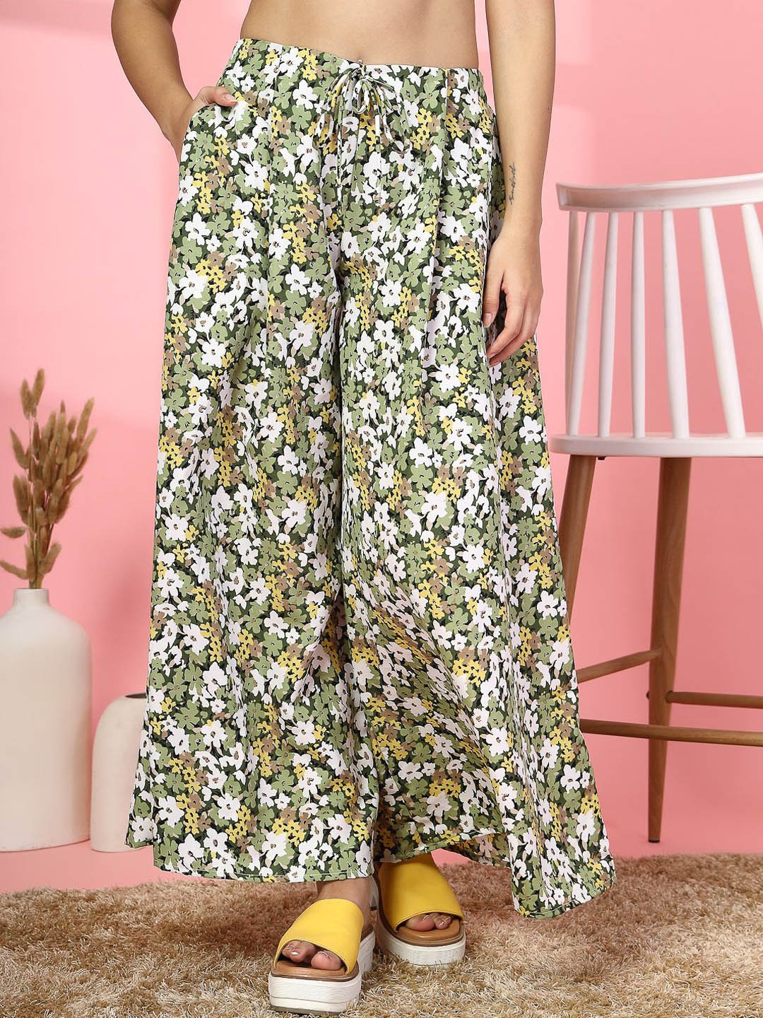 

DressBerry Women Floral Printed Relaxed Trousers, Green