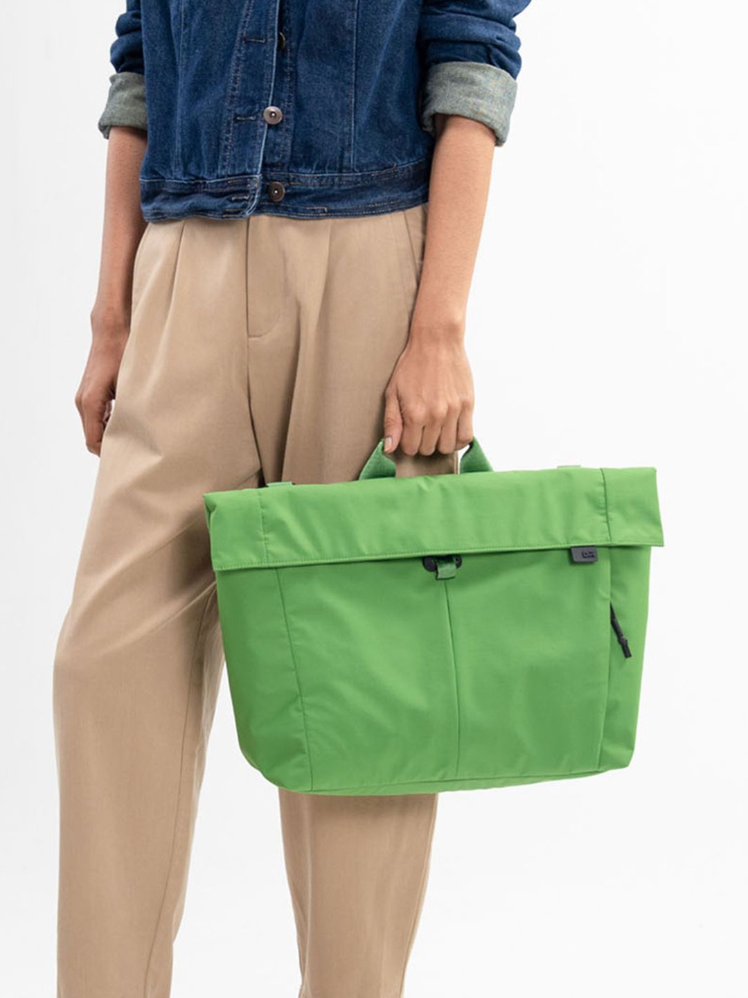 

DailyObjects Structured Sling Bag, Green