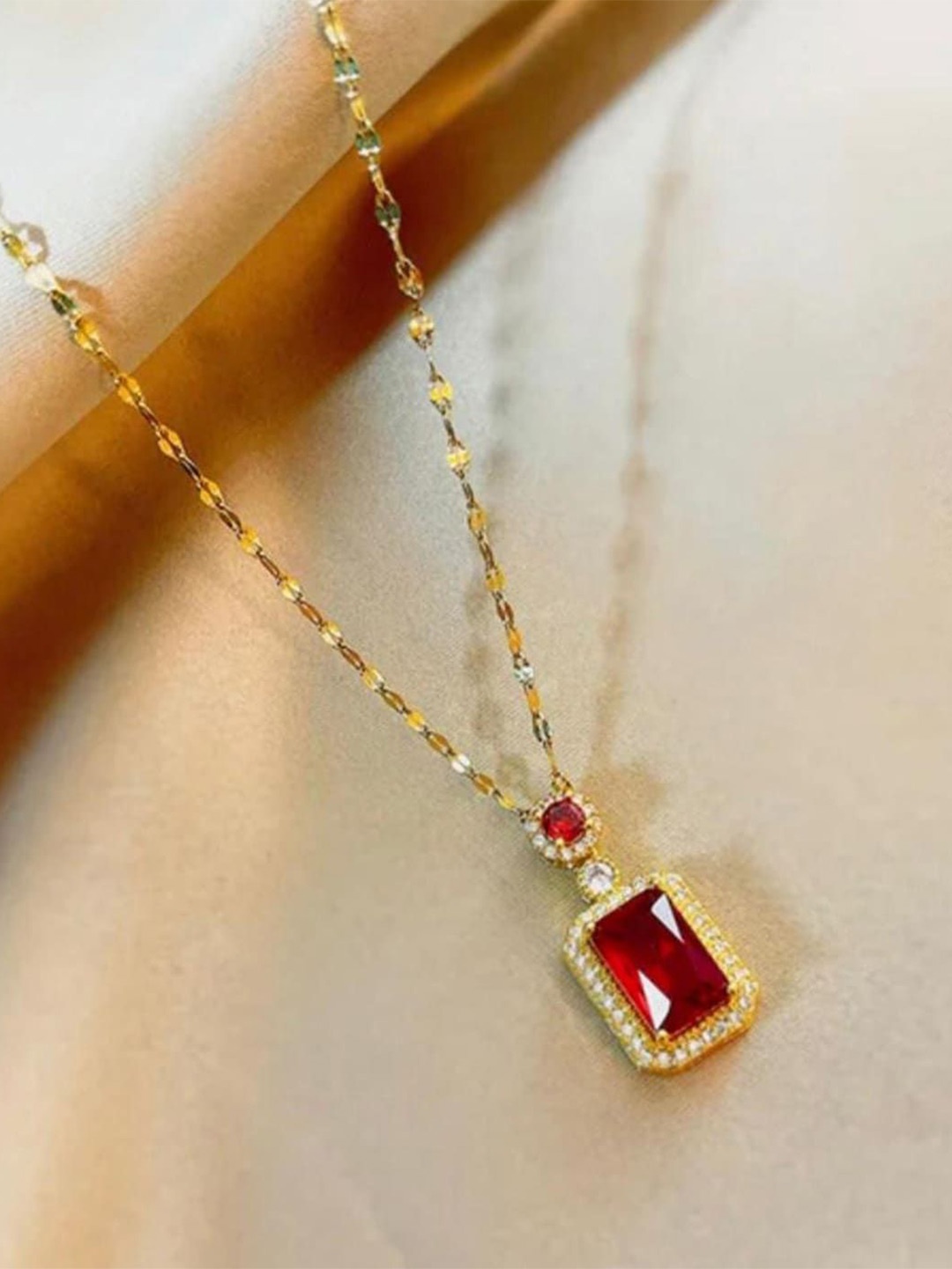

PASU FASHION Gold-Plated Artificial Stones-Studded Necklace