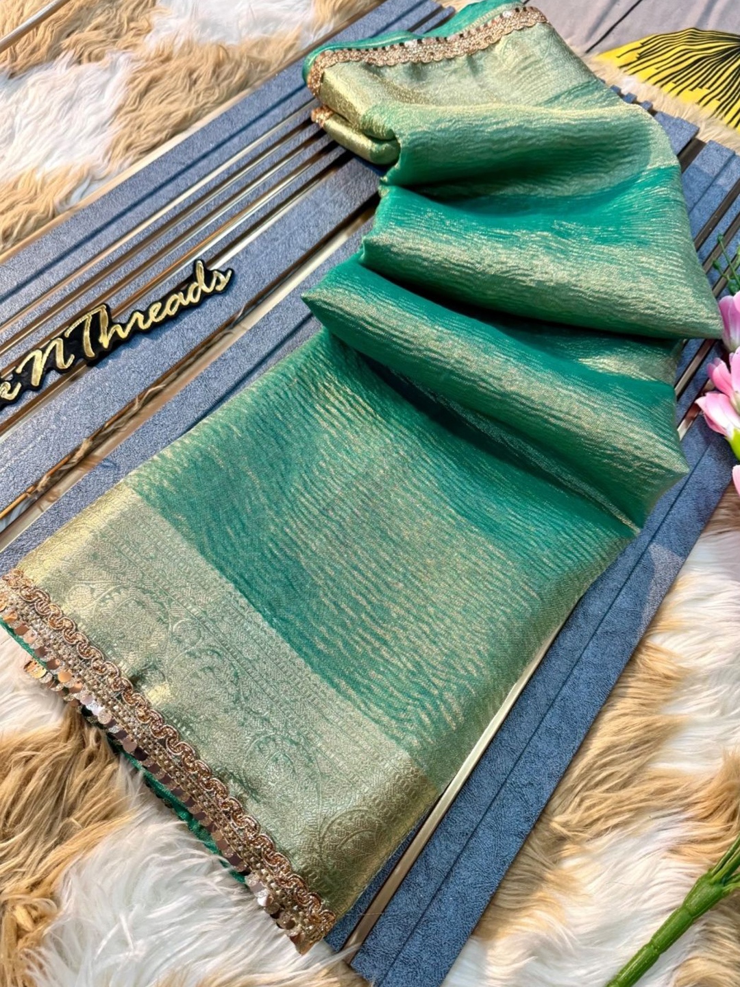 

DIVASTRI Ethnic Motifs Lace work Tissue Banarasi Saree, Green