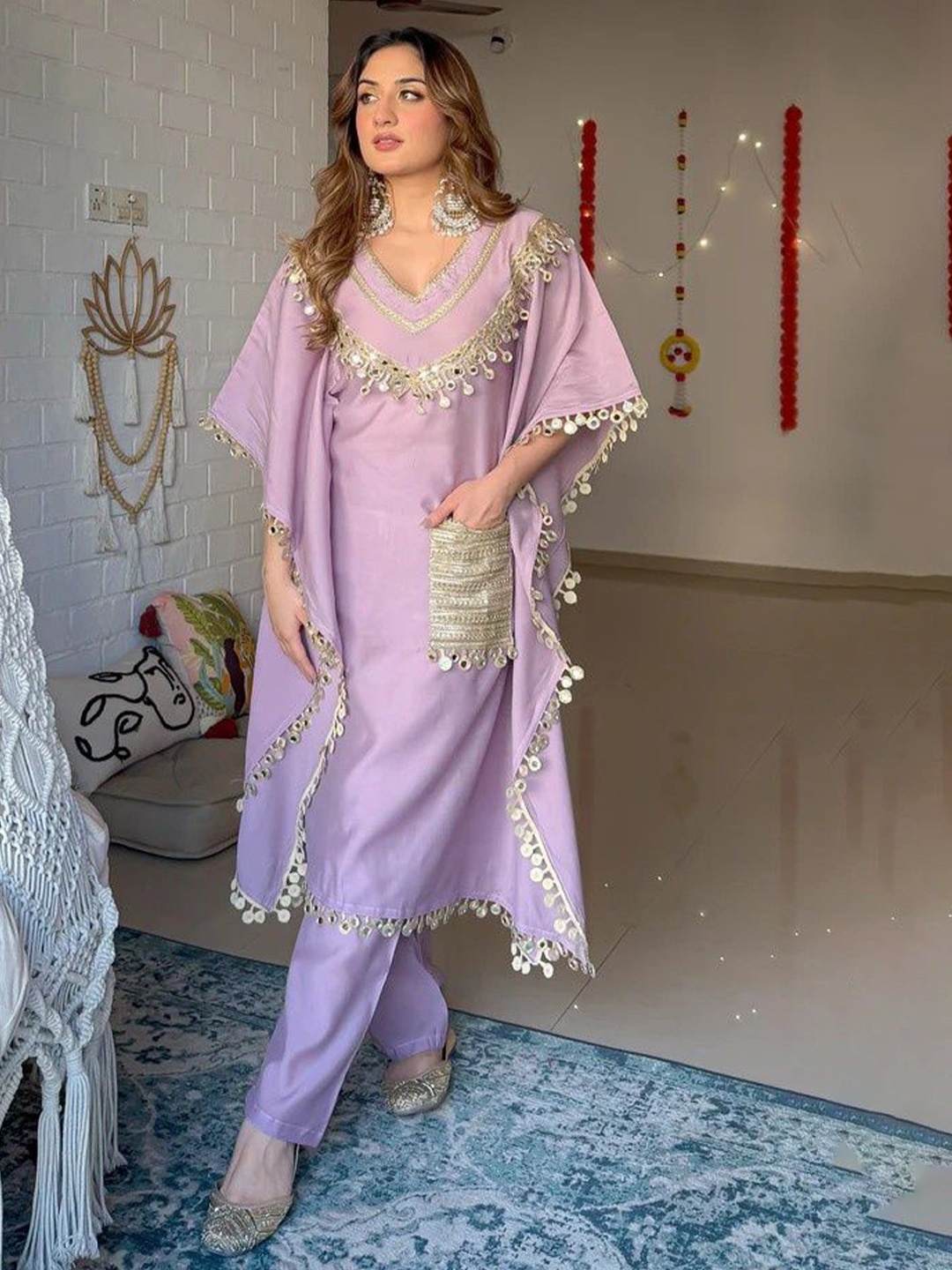 

FFI Women Embellished V-Neck Short Sleeves Tunic & Trousers Co-Ords, Lavender