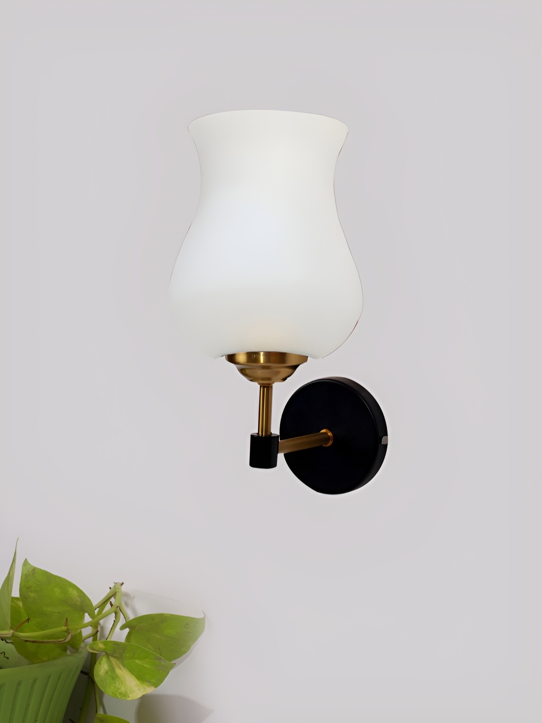 

Devansh Yellow & Black Metal Traditional Abstract Shaped Shaped Wall Lamp