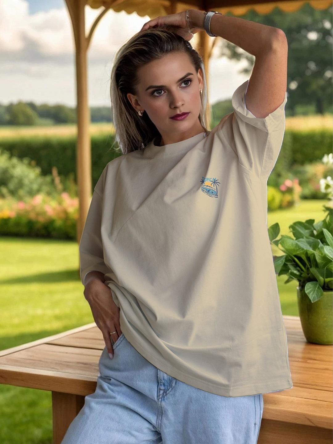 

Moda Rapido Women Applique T-shirt, Cream
