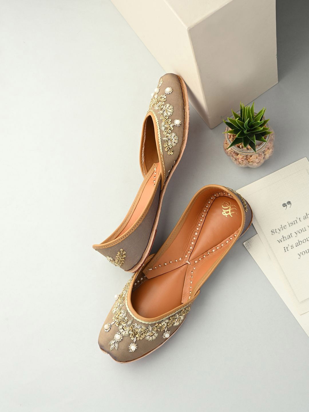 

House of Pataudi Women Embroidered Mojaris Flats, Coffee brown