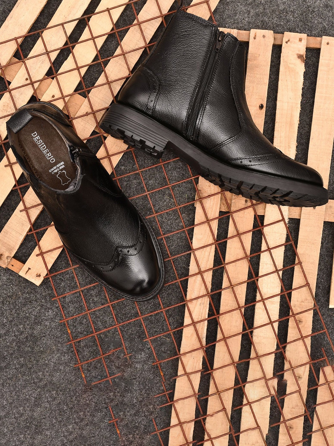 

DESIDERIO Men Leather Flatforms, Black