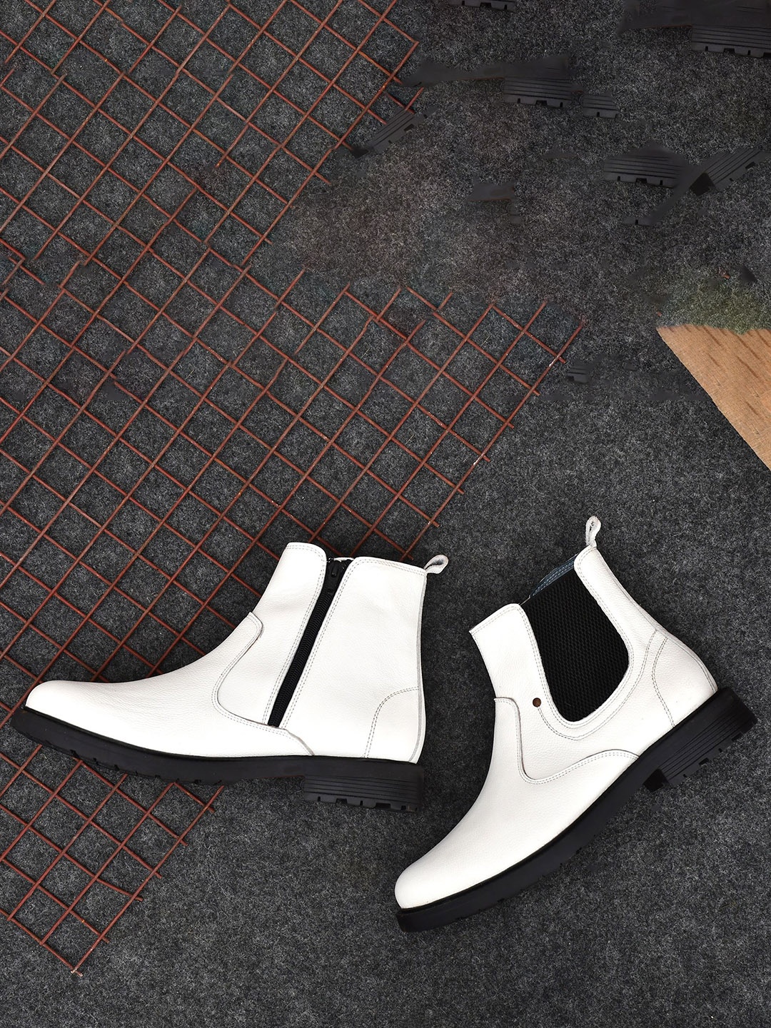 

DESIDERIO Men Leather Flatforms, White