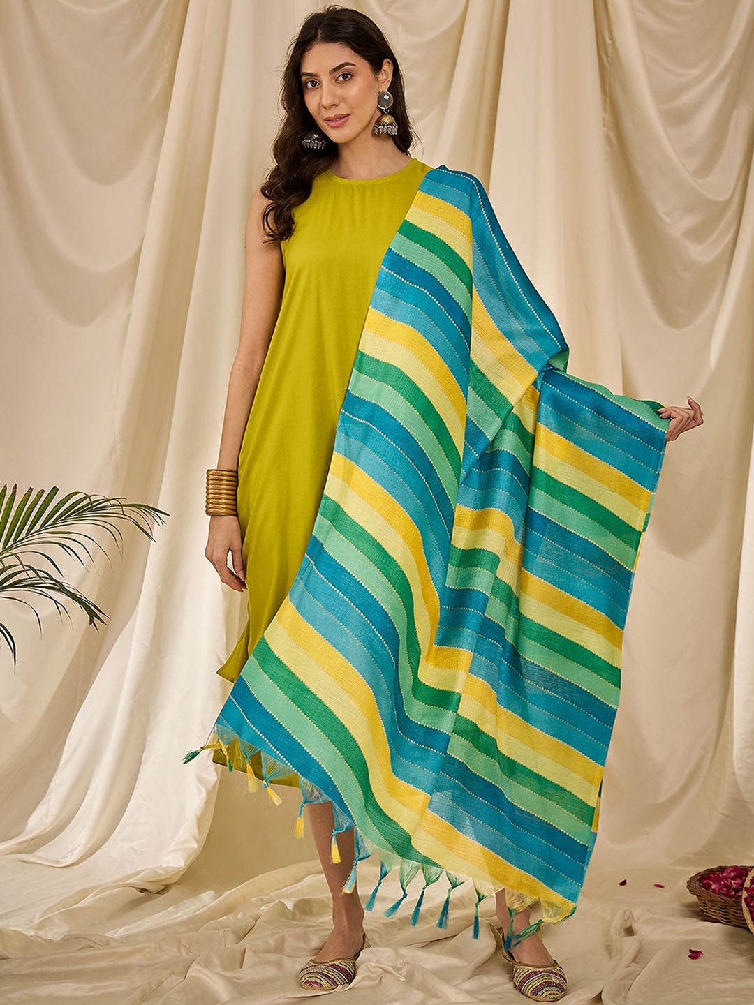 

InWeave Women Regular Kurta with Palazzos & With Dupatta, Green