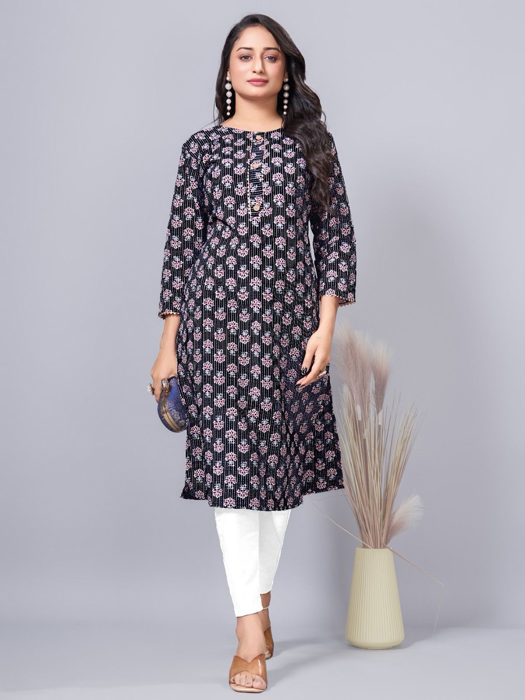 

SIMPLYETHNIC Ethnic Motifs Printed Round Neck Straight Kurta, Black