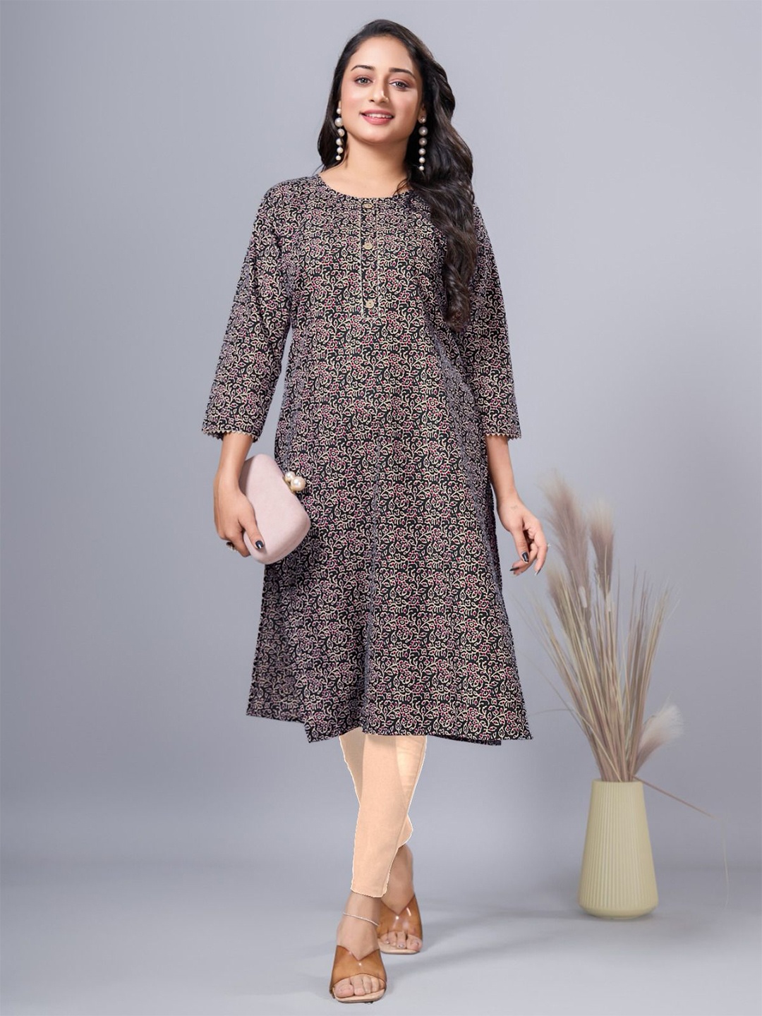 

SIMPLYETHNIC Floral Printed Round Neck Straight Kurta, Black