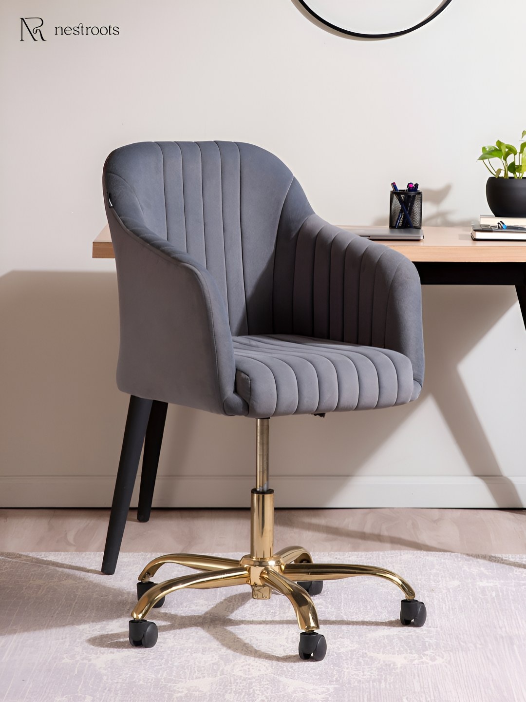 

nestroots Grey Textured Boucle Crafted Office Chair With Wheels