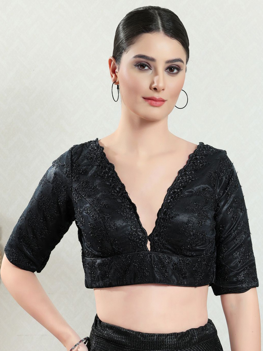 

VAMAS - THE DESIGNER BLOUSES Embroidered V-Neck Padded Saree Blouse, Black