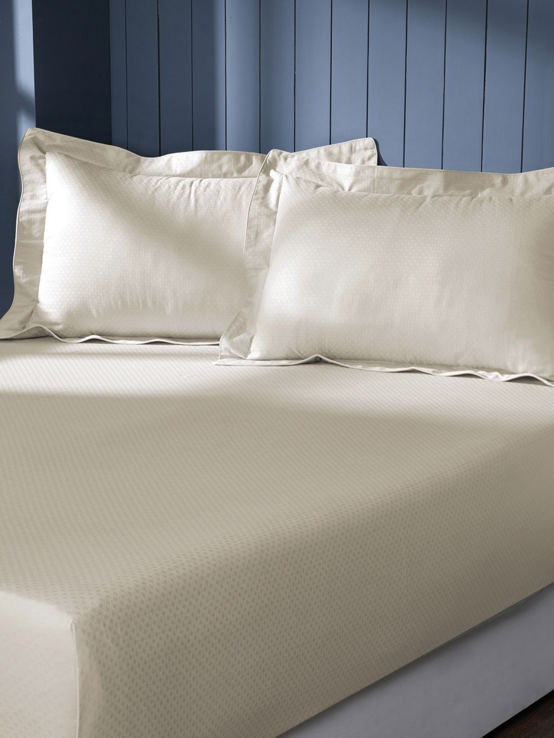 

MASPAR Cream-Coloured Printed Pure Cotton 300 TC King Bedsheet Set 2.75 x 2.75 m