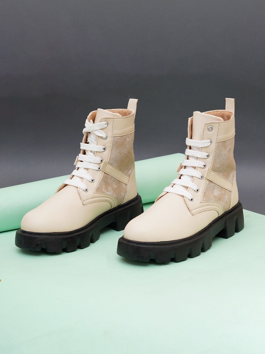 

Killer Women Round Toe Mid-Top Lace Up Boots, Cream
