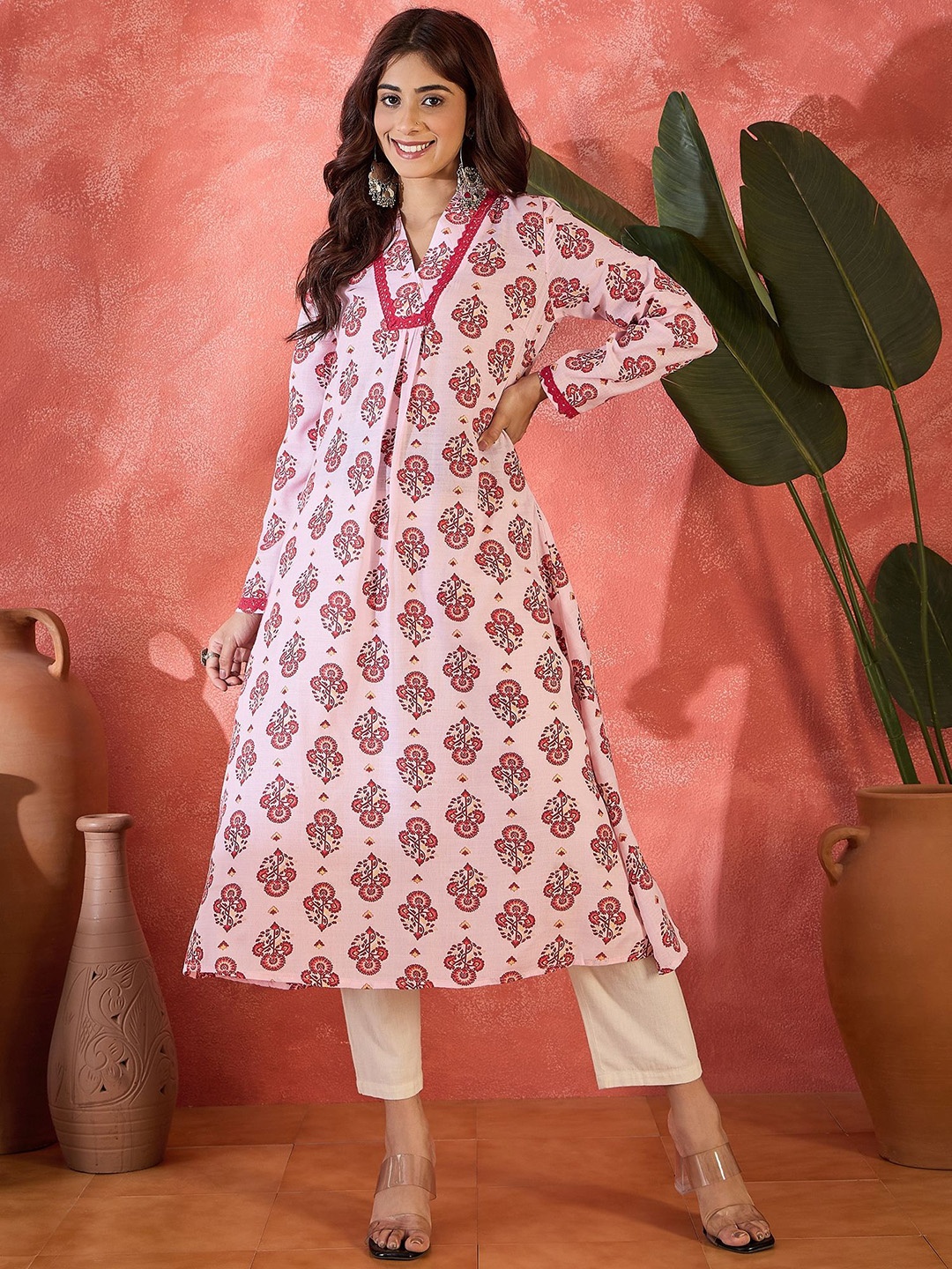

Sangria Floral Printed V-Neck Kurta, Pink