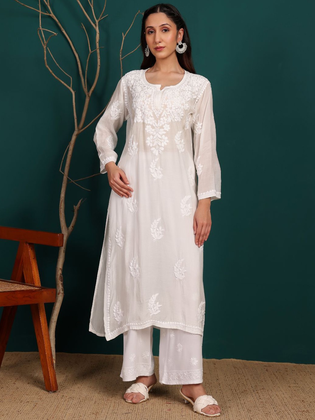 

Chowkhat Floral Embroidered Chikankari Notch Neck Silk Straight Kurta, White