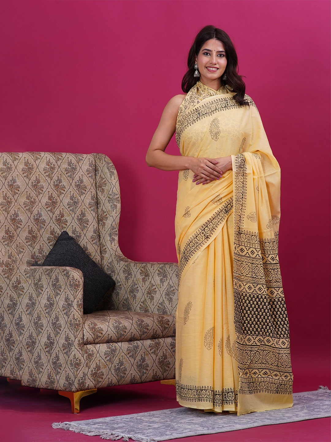

Vanedik Ethnic Motifs Printed Mulmul Cotton Block Print Saree, Cream