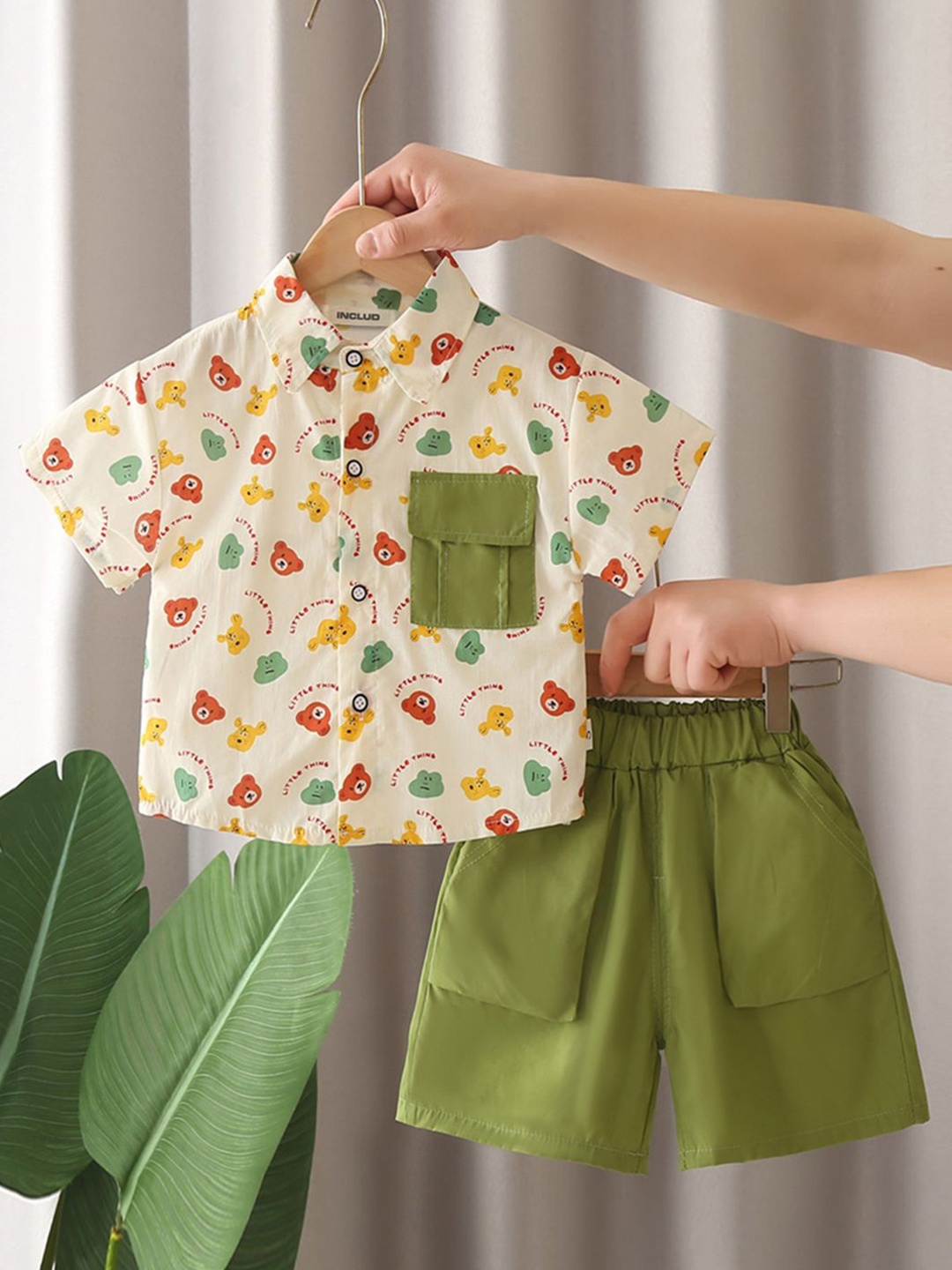 

INCLUD Boys Printed Shirt Collar Shirt With Shorts, Off white