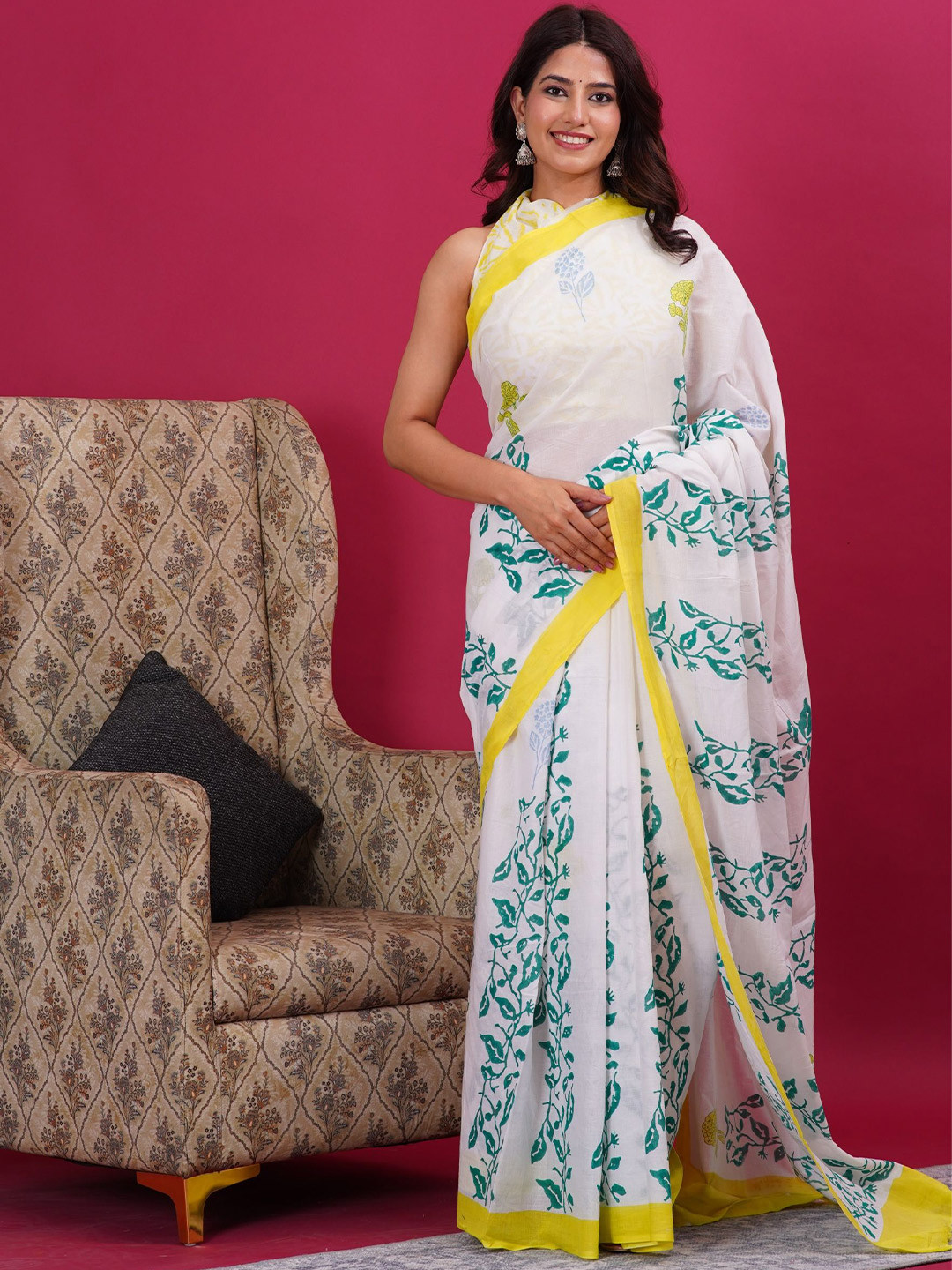 

Vanedik Floral Printed Pure Cotton Block Print Saree, White