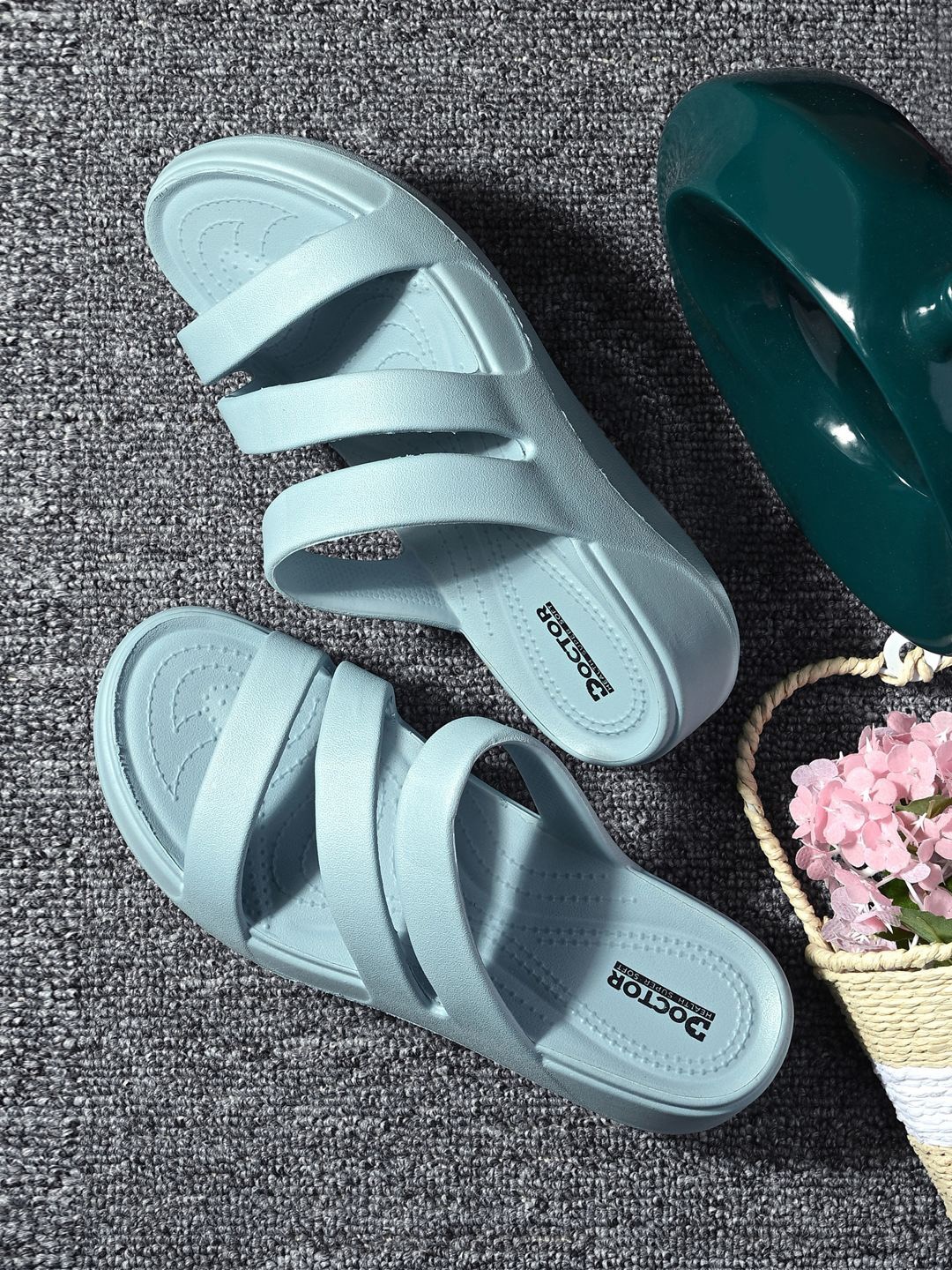 

DOCTOR HEALTH SUPER SOFT Women Slip-On Flip Flops, Turquoise blue