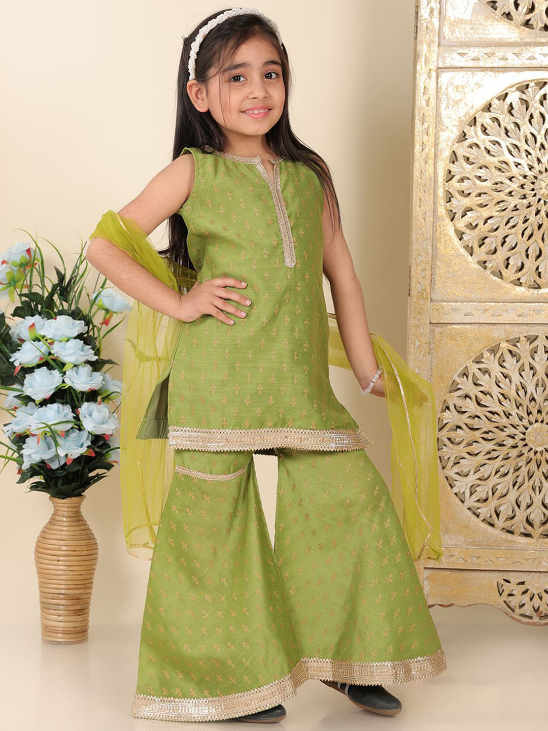 

Superminis Girls Ethnic Motifs Printed Regular Gotta Patti Kurti with Sharara & With Dupatta, Green
