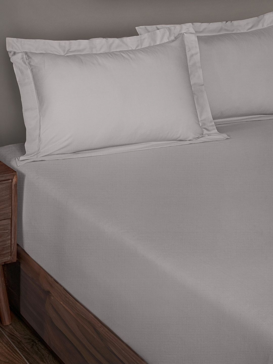 

MASPAR Grey Pure Cotton Self Jacquard 200 TC King Bedsheet Set 2.75 x 2.75 m