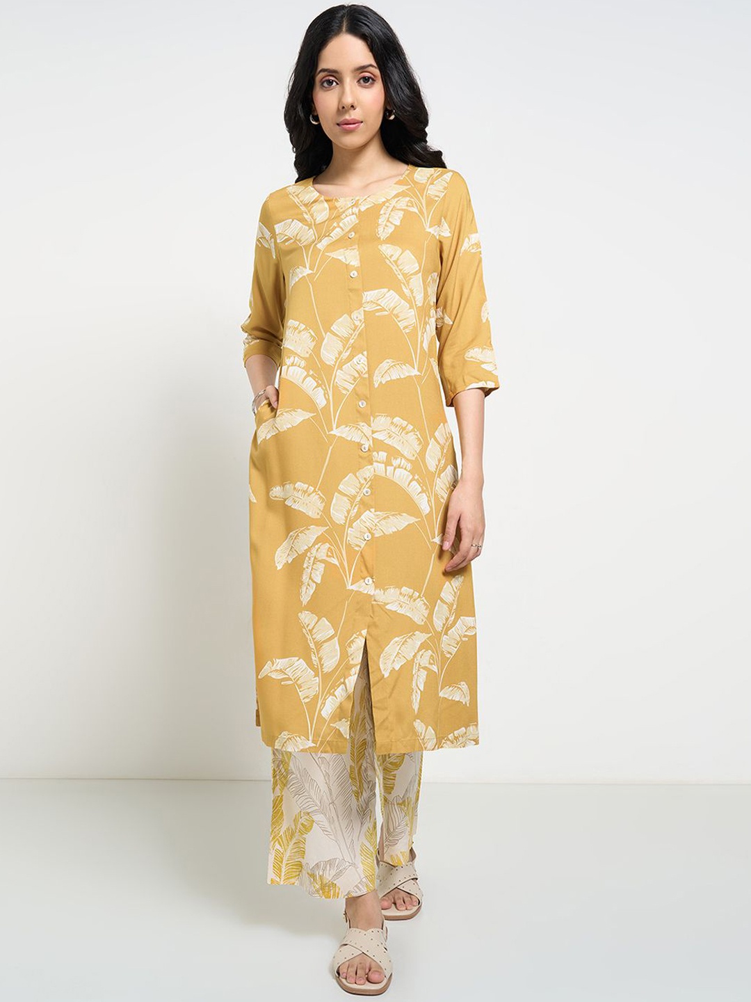 

RANGMANCH BY PANTALOONS Floral Printed Round Neck Straight Kurta, Yellow