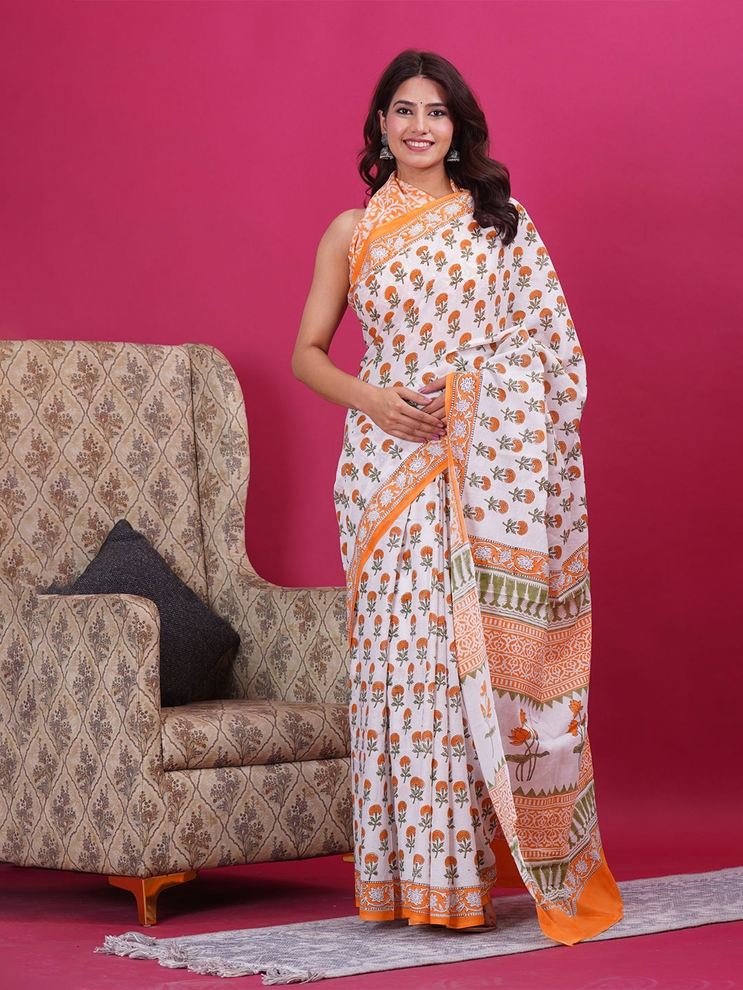

Shivanya Handicrafts Floral Pure Cotton Block Print Saree, White
