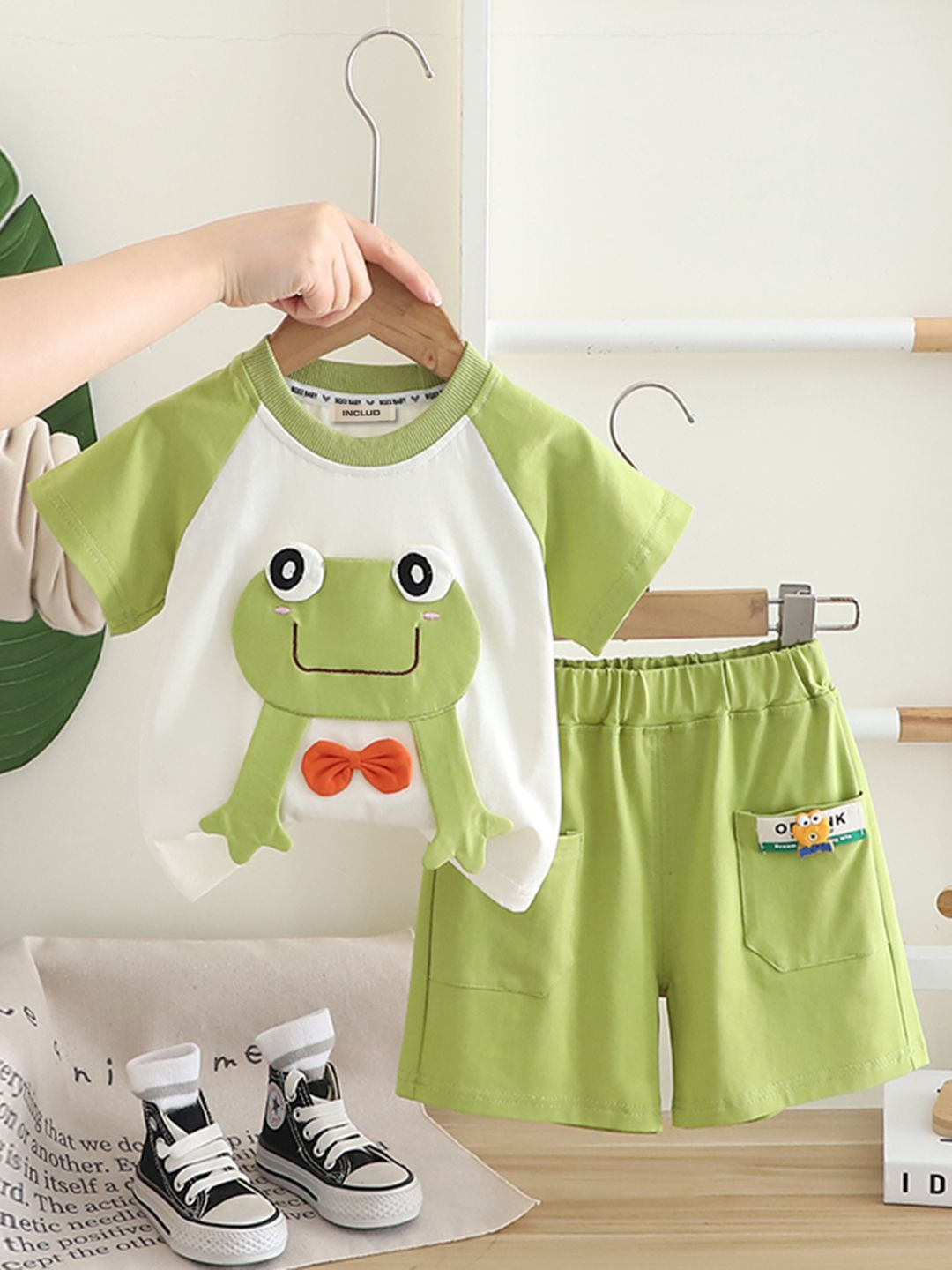 

INCLUD Boys Frog Patch T-shirt With Shorts, Green