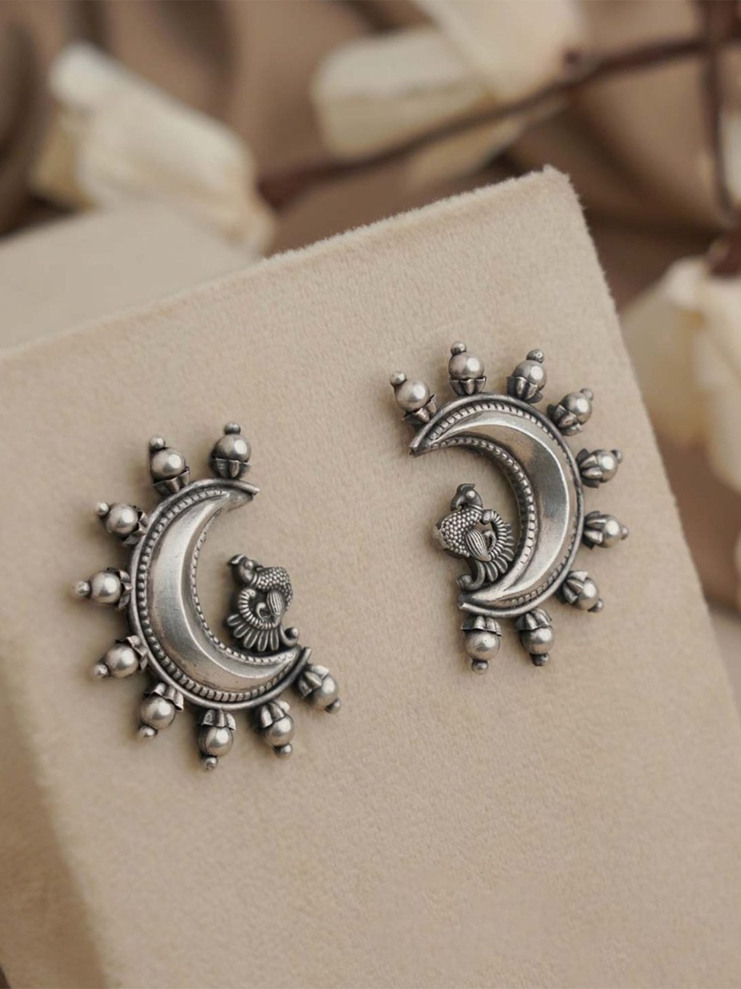 

Dulcett Contemporary Studs Earrings, Silver